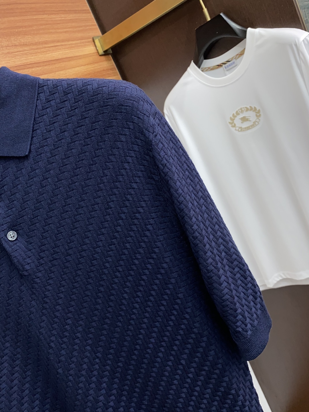 “Men’s Knitted Polo Shirt with Unique Design and Comfortable Fit in Khaki and Blue, M-4XL Sizes” - 图片 4