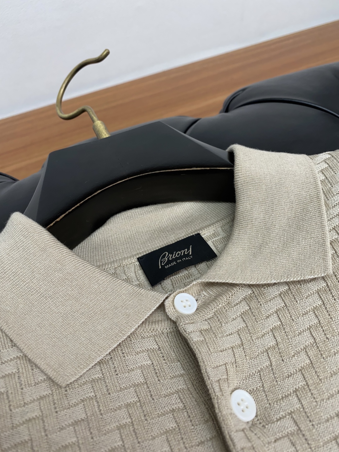 “Men’s Knitted Polo Shirt with Unique Cross-Twirled Design and Crucifixed Neckline in Khaki and Blue” - 图片 7
