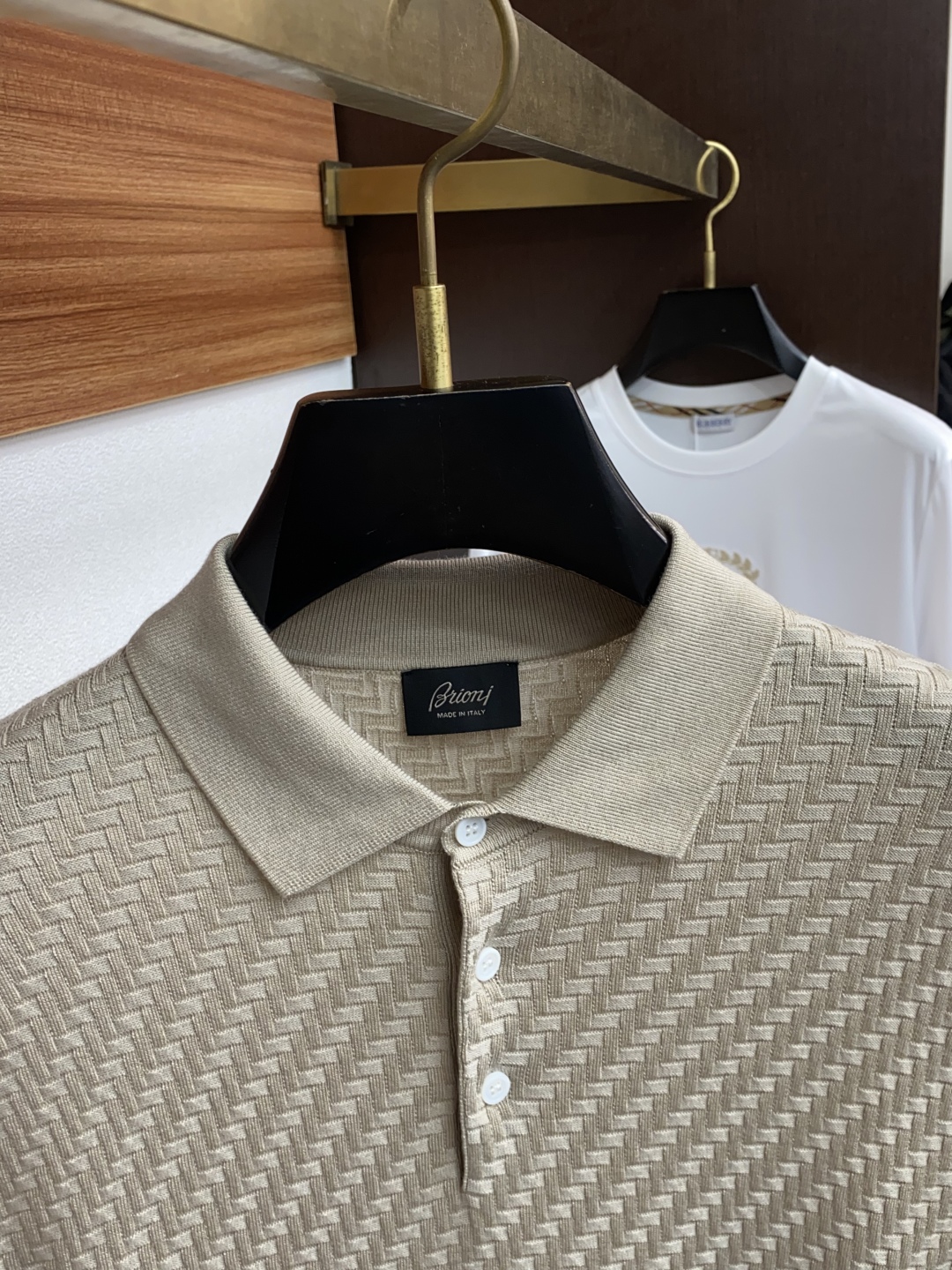 “Men’s Knitted Polo Shirt with Unique Cross-Twirled Design and Crucifixed Neckline in Khaki and Blue” - 图片 3