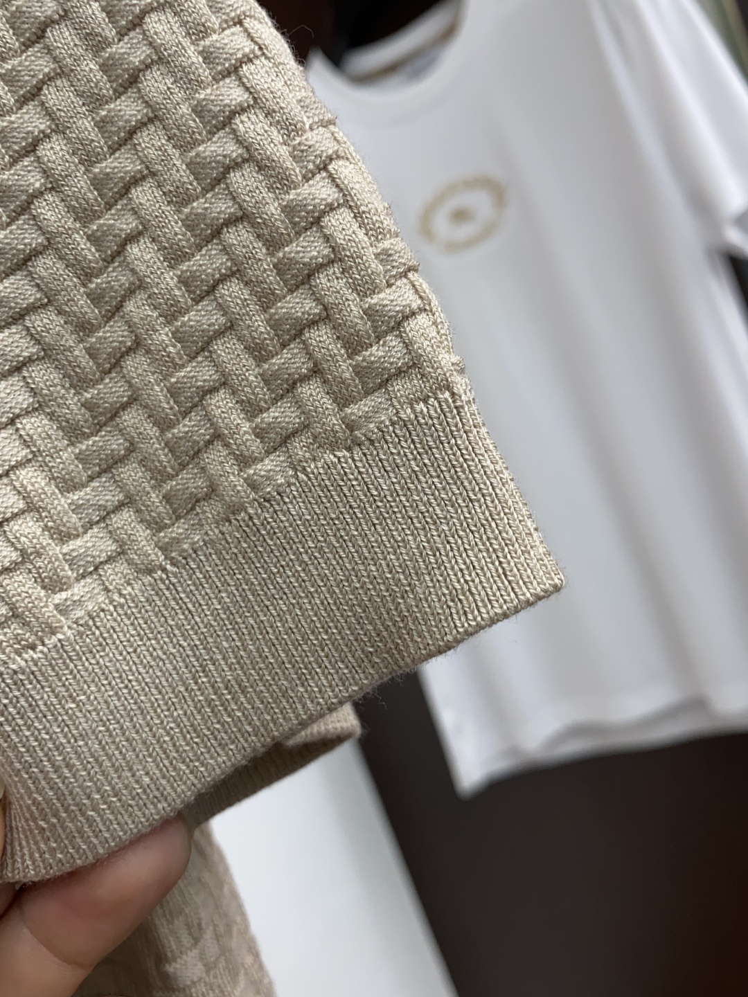 “Men’s Knitted Polo Shirt with Unique Cross-Twirled Design and Crucifixed Neckline in Khaki and Blue” - 图片 6