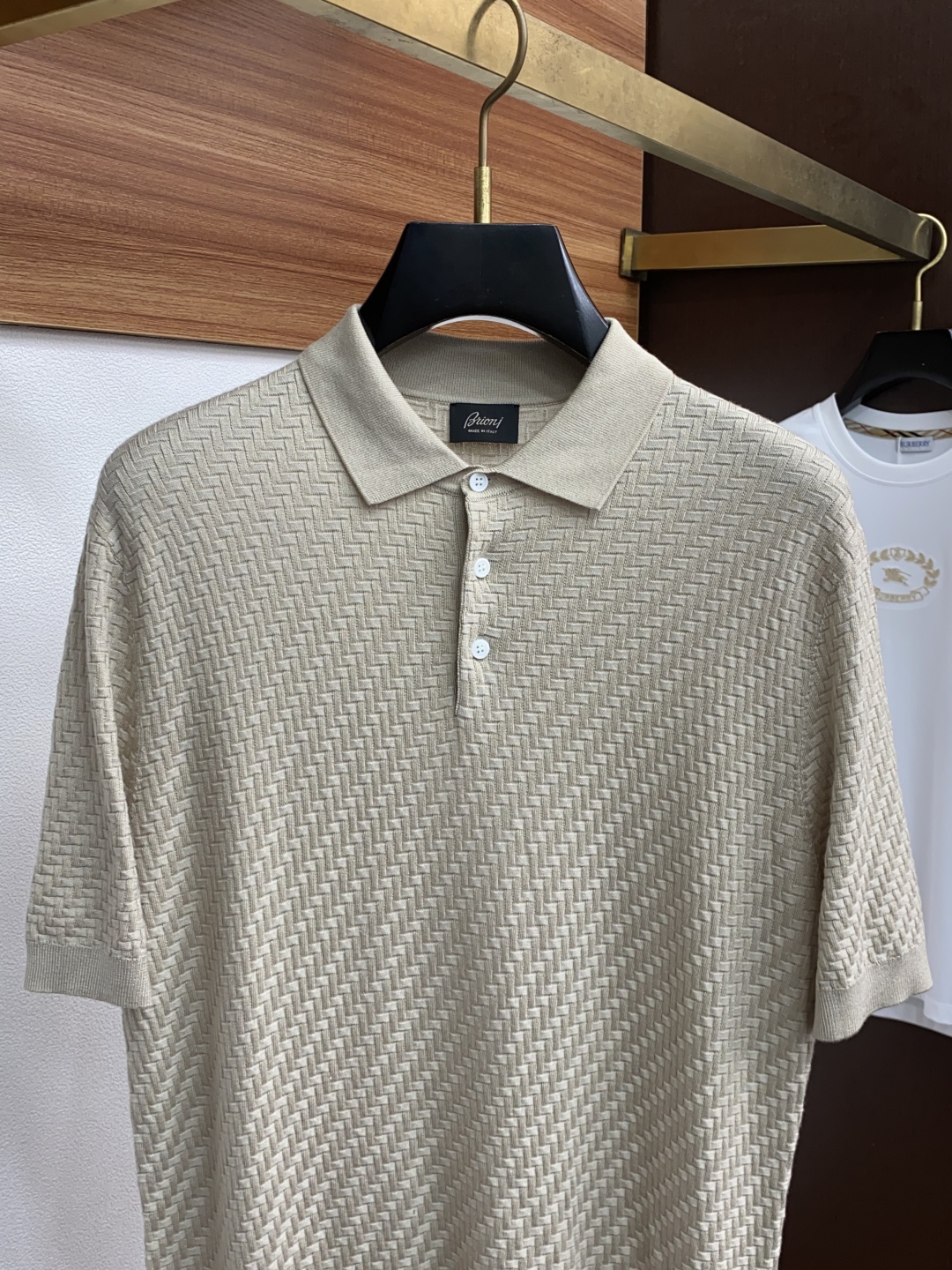“Men’s Knitted Polo Shirt with Unique Cross-Twirled Design and Crucifixed Neckline in Khaki and Blue” - 图片 2