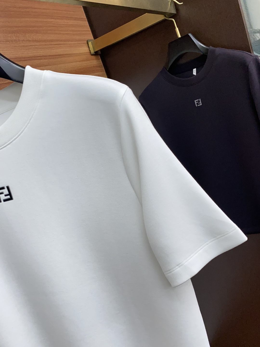  芬迪 家族男士高端简约圆领加厚空气棉莫代尔短袖 ，香港洋行渠道货，纯正血统品质，25年秋冬 新款，经典