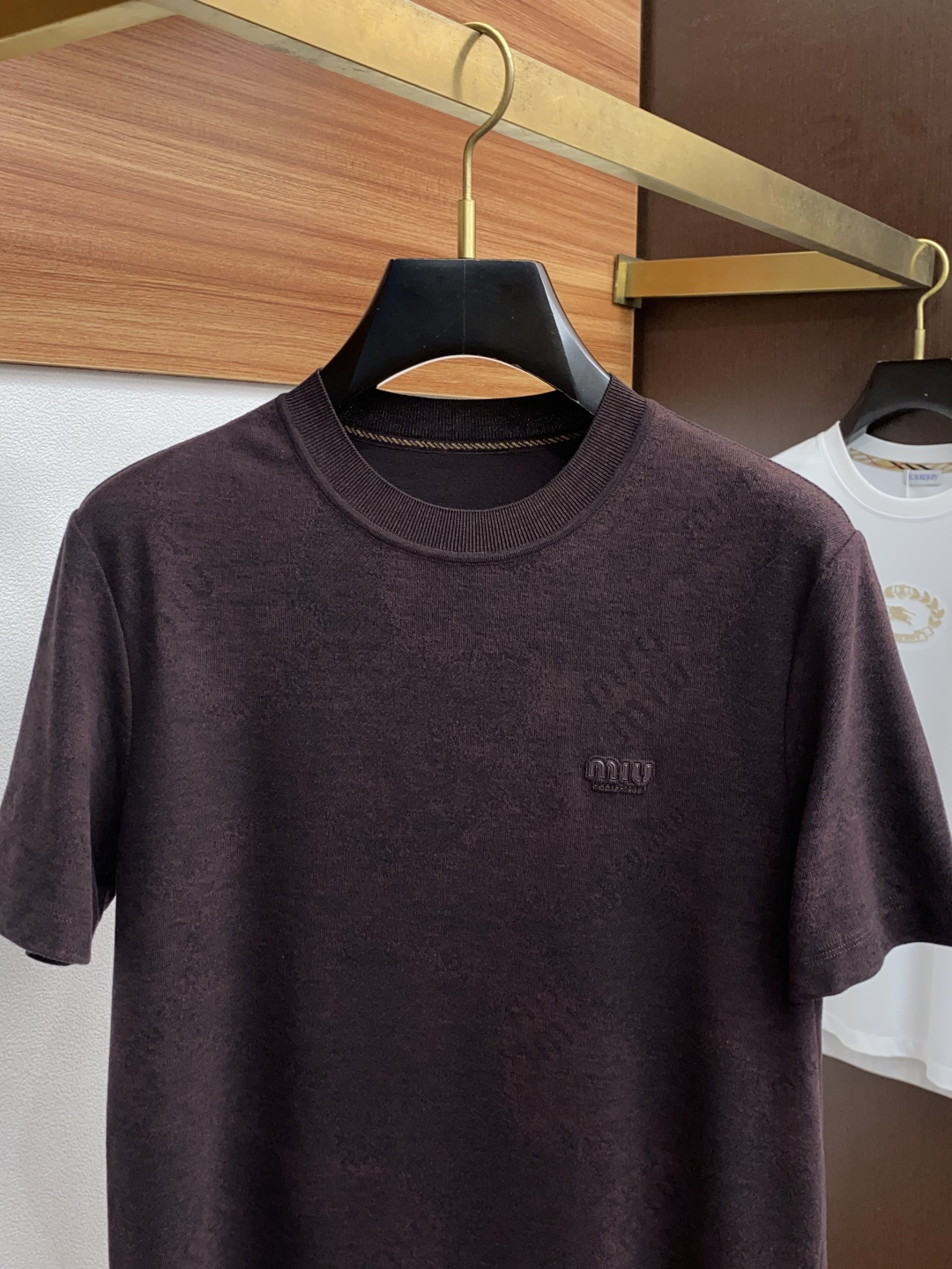 缪缪 家族男士高端简约圆领加厚毛绒面短袖 ，香港洋行渠道货，纯正血统品质，25年秋冬 新款，经典王牌系列