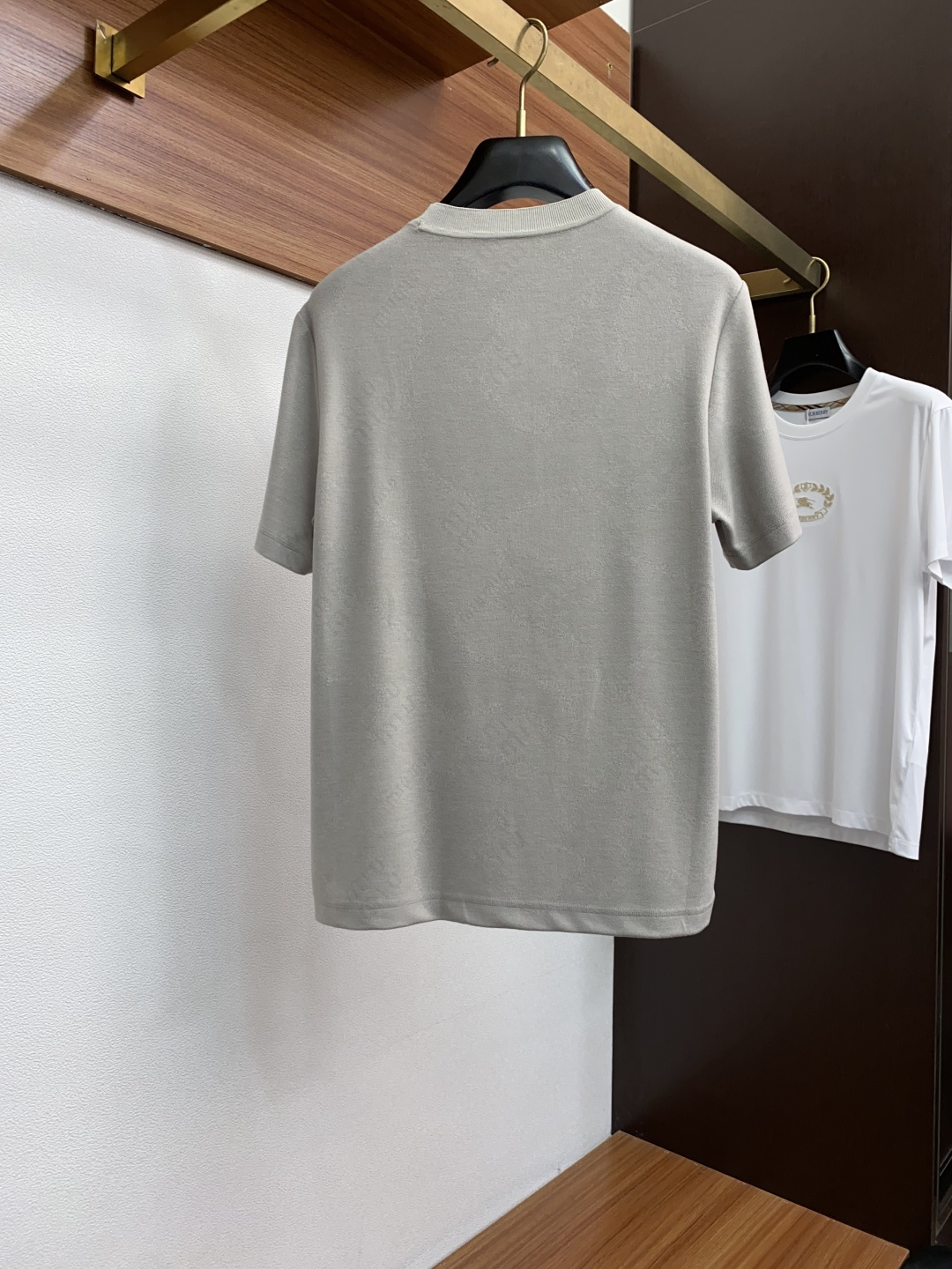  缪缪 家族男士高端简约圆领加厚毛绒面短袖 ，香港洋行渠道货，纯正血统品质，25年秋冬 新款，经典王牌系