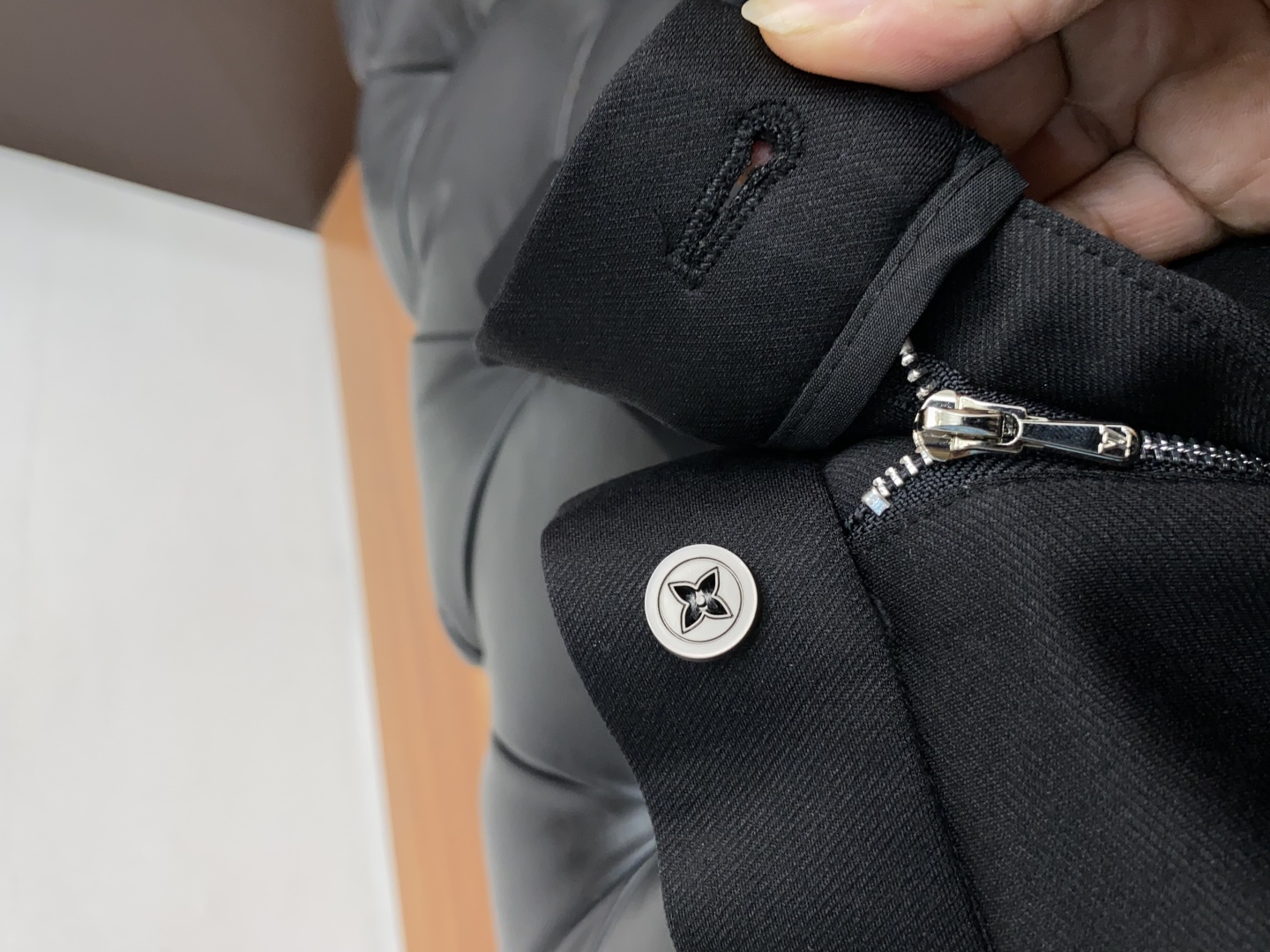 Louis Vuitton 2025SS Men’s Shorts: Original Design, Seasonal Best-Seller with SLP Tone and Unique Craftsmanship - 图片 4
