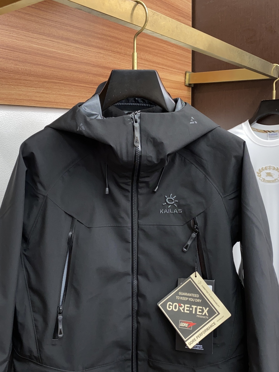 “KAILAS MONT-XPRO All-Weather Hard-Shell Coats Upgrade with High Performance Features” - 图片 2