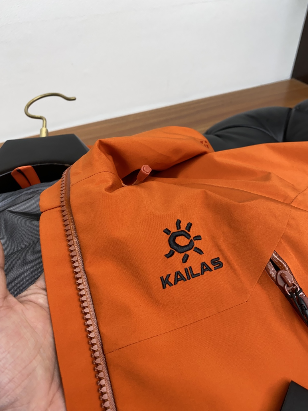 “KAILAS Mont XPRO All-Weather Hard-Shells: Men and Women Storm-Cover Coats for Extreme Outdoor Activities” - 图片 5