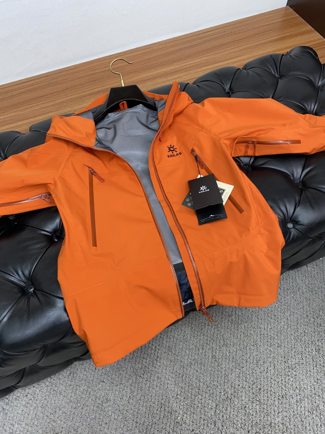 “KAILAS Mont XPRO All-Weather Hard-Shells: Men and Women Storm-Cover Coats for Extreme Outdoor Activities” - 图片 7