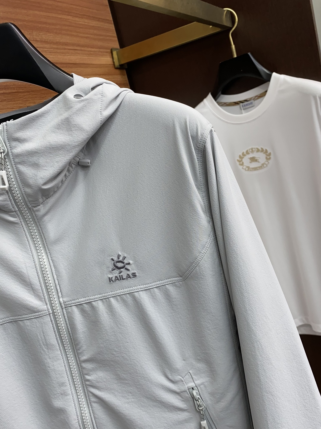 Title: KAILAS Mont-XPRO Hard-Shell Mountain Coat for Extreme Weather, Unisex, High Performance, 3D Design, Orange Raincoat. - 图片 4