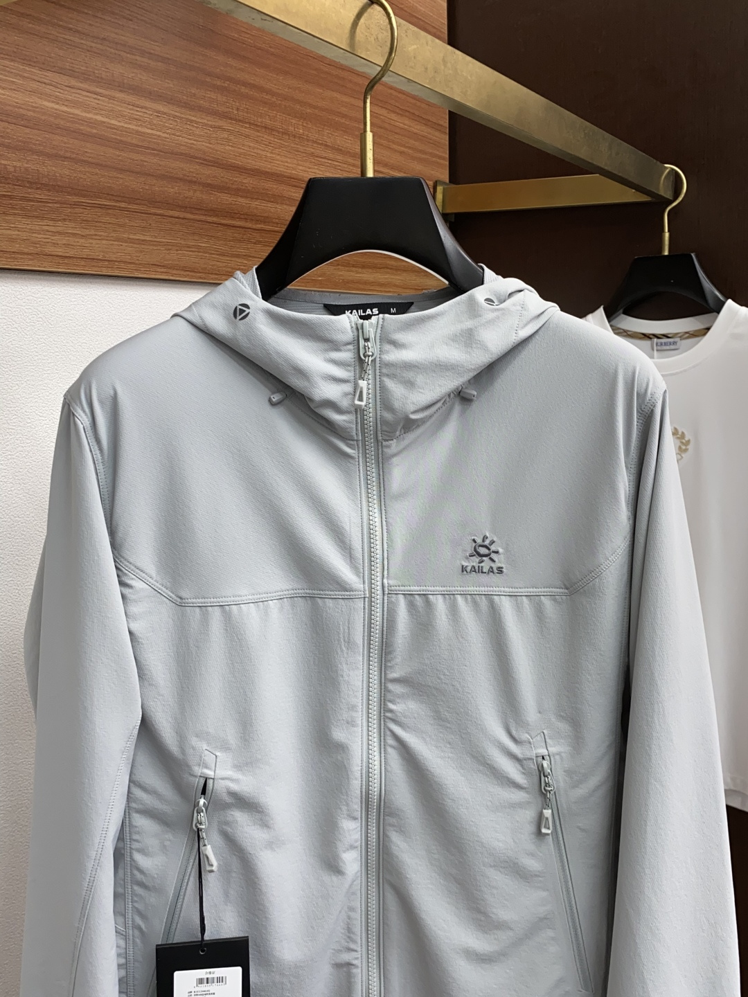 Title: KAILAS Mont-XPRO Hard-Shell Mountain Coat for Extreme Weather, Unisex, High Performance, 3D Design, Orange Raincoat. - 图片 2