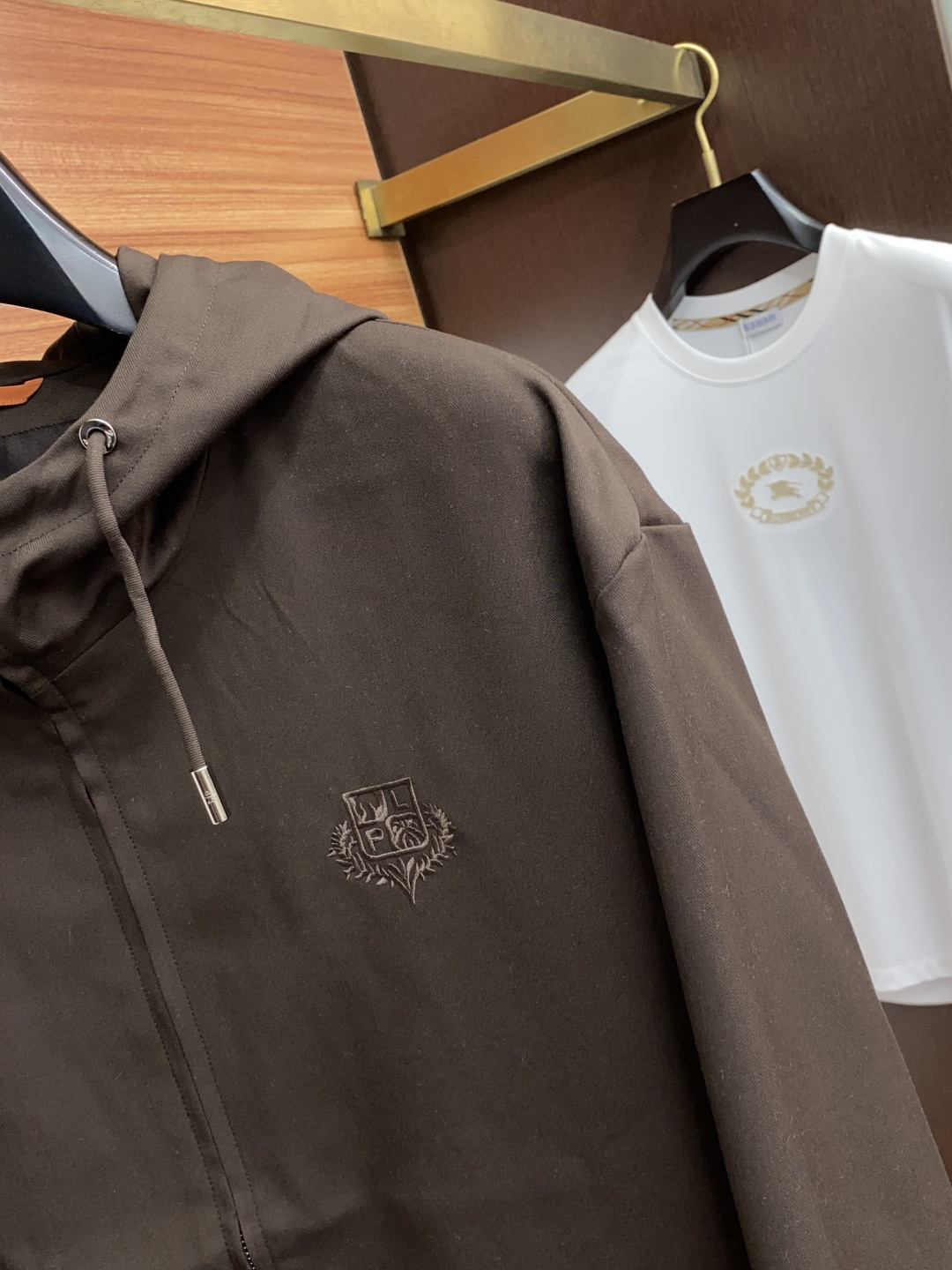  lP🆕 年秋冬新款 官网 高端原厂代工出品，
官方经典王牌单品！最新夹克外套 多明星穿搭示范款！！
新