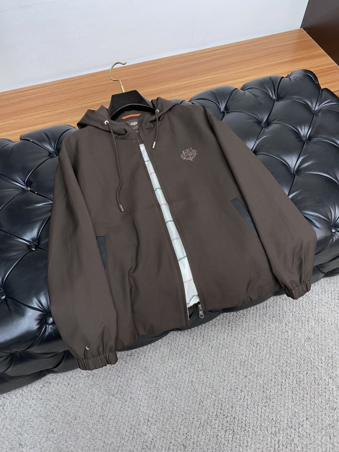  lP🆕 年秋冬新款 官网 高端原厂代工出品，
官方经典王牌单品！最新夹克外套 多明星穿搭示范款！！
新