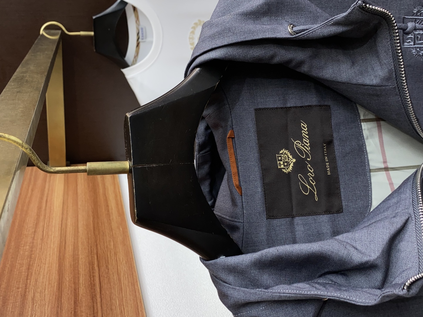 Burberry Grey Hooded Windbreaker Jacket Lightweight and Water-Resistant 4 cmp i1754319395011 4020 0 2