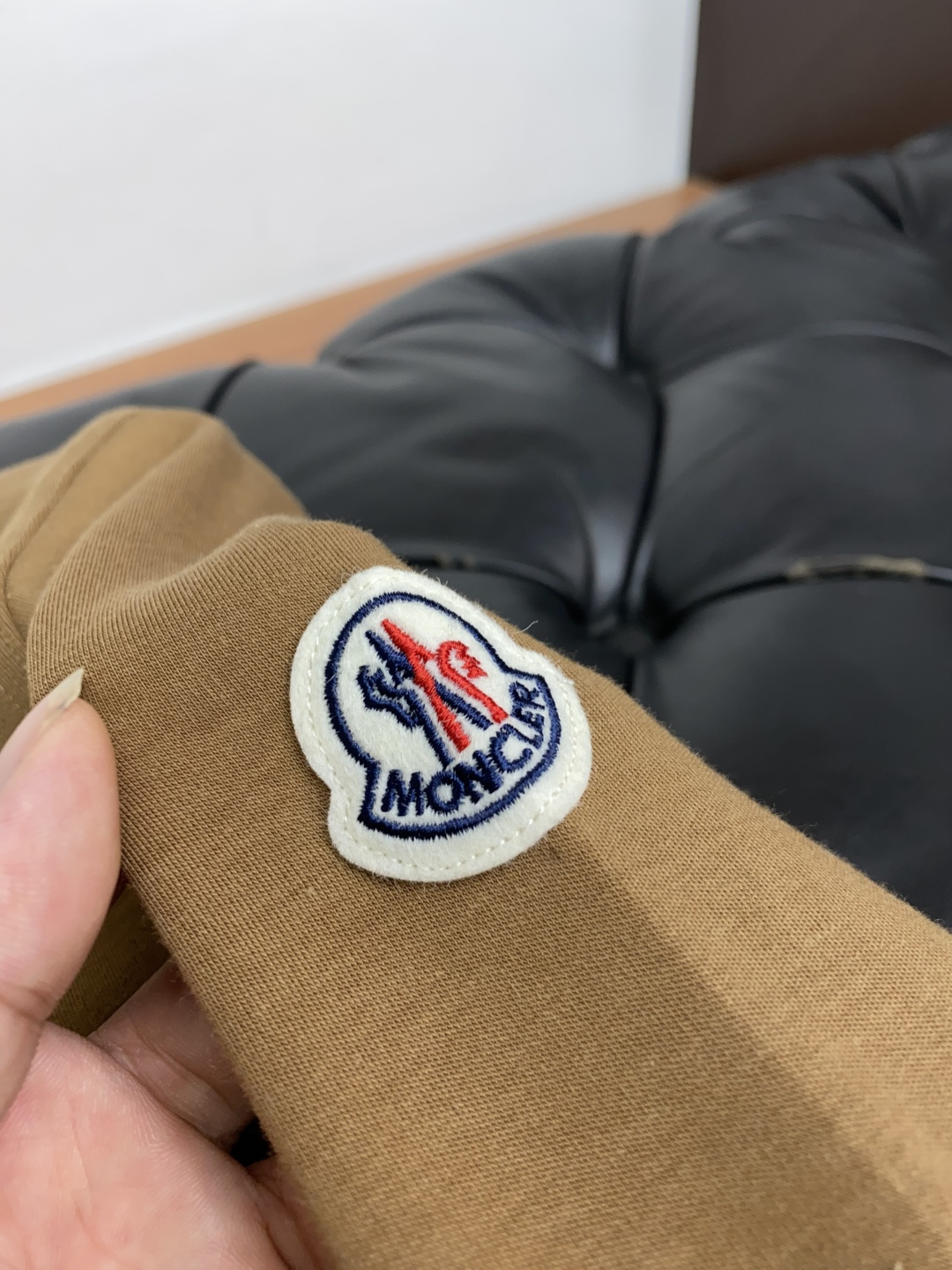  蒙口 2025秋冬专柜新款 时尚休闲打底衫长袖T恤，精选进口高密度膨体暖姜天丝德绒系列膨体蓄暖，糯感新