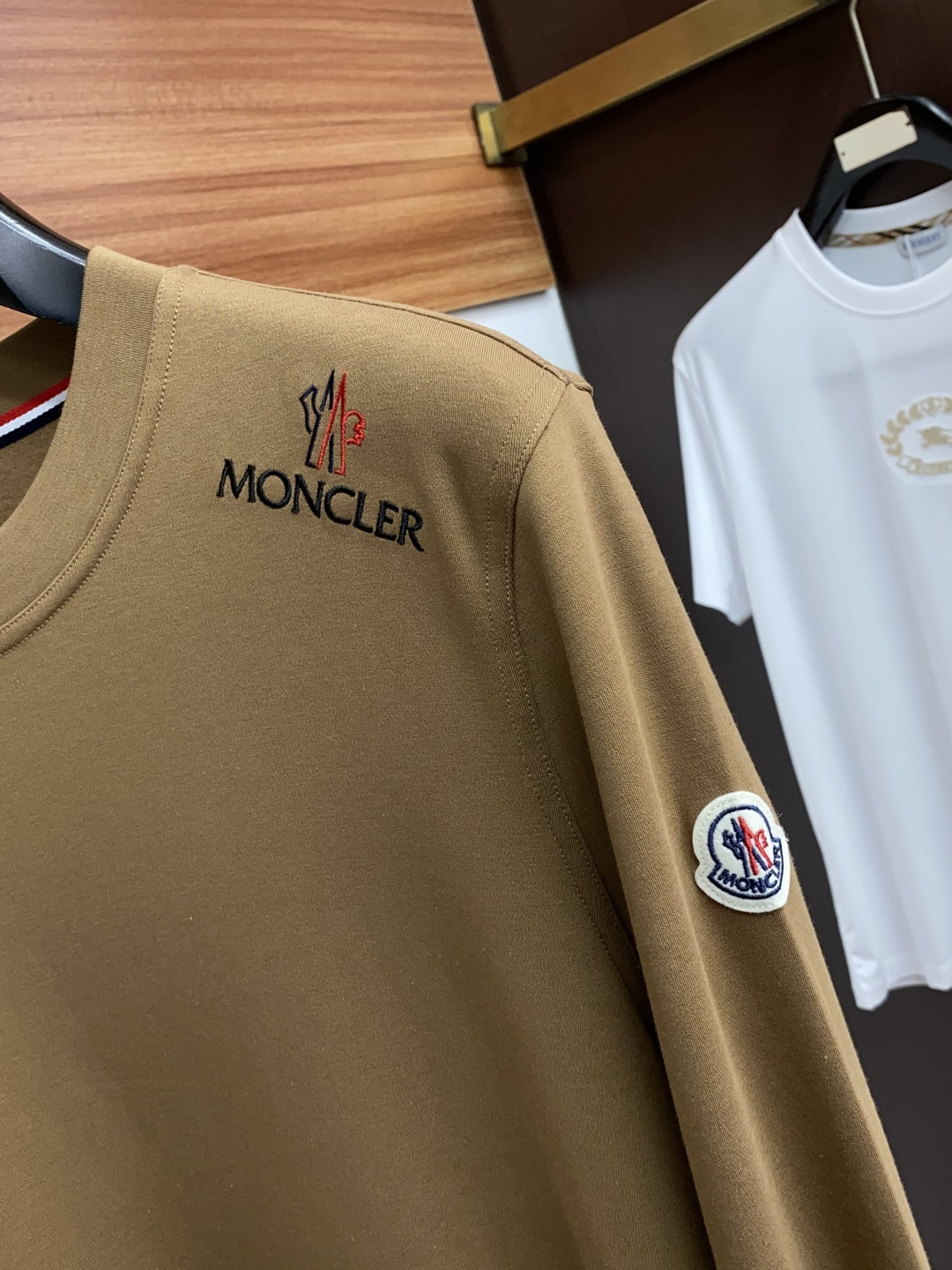  蒙口 2025秋冬专柜新款 时尚休闲打底衫长袖T恤，精选进口高密度膨体暖姜天丝德绒系列膨体蓄暖，糯感新