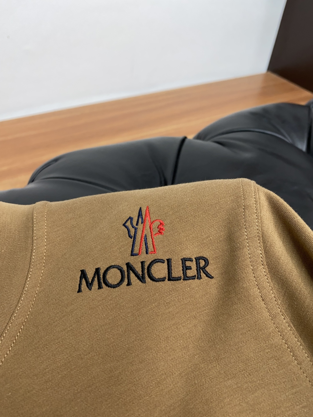  蒙口 2025秋冬专柜新款 时尚休闲打底衫长袖T恤，精选进口高密度膨体暖姜天丝德绒系列膨体蓄暖，糯感新