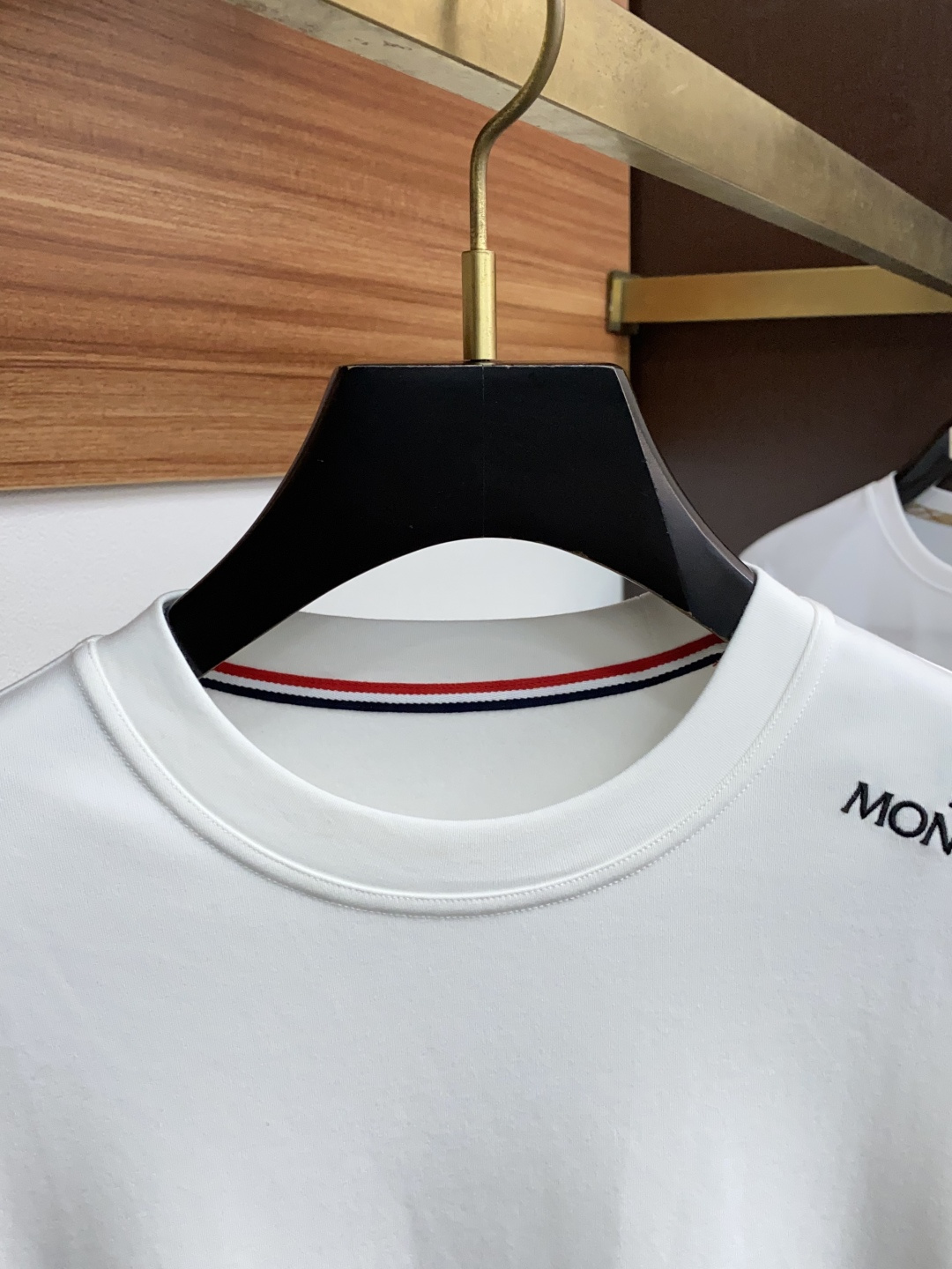  蒙口 2025秋冬专柜新款 时尚休闲打底衫长袖T恤，精选进口高密度膨体暖姜天丝德绒系列膨体蓄暖，糯感新