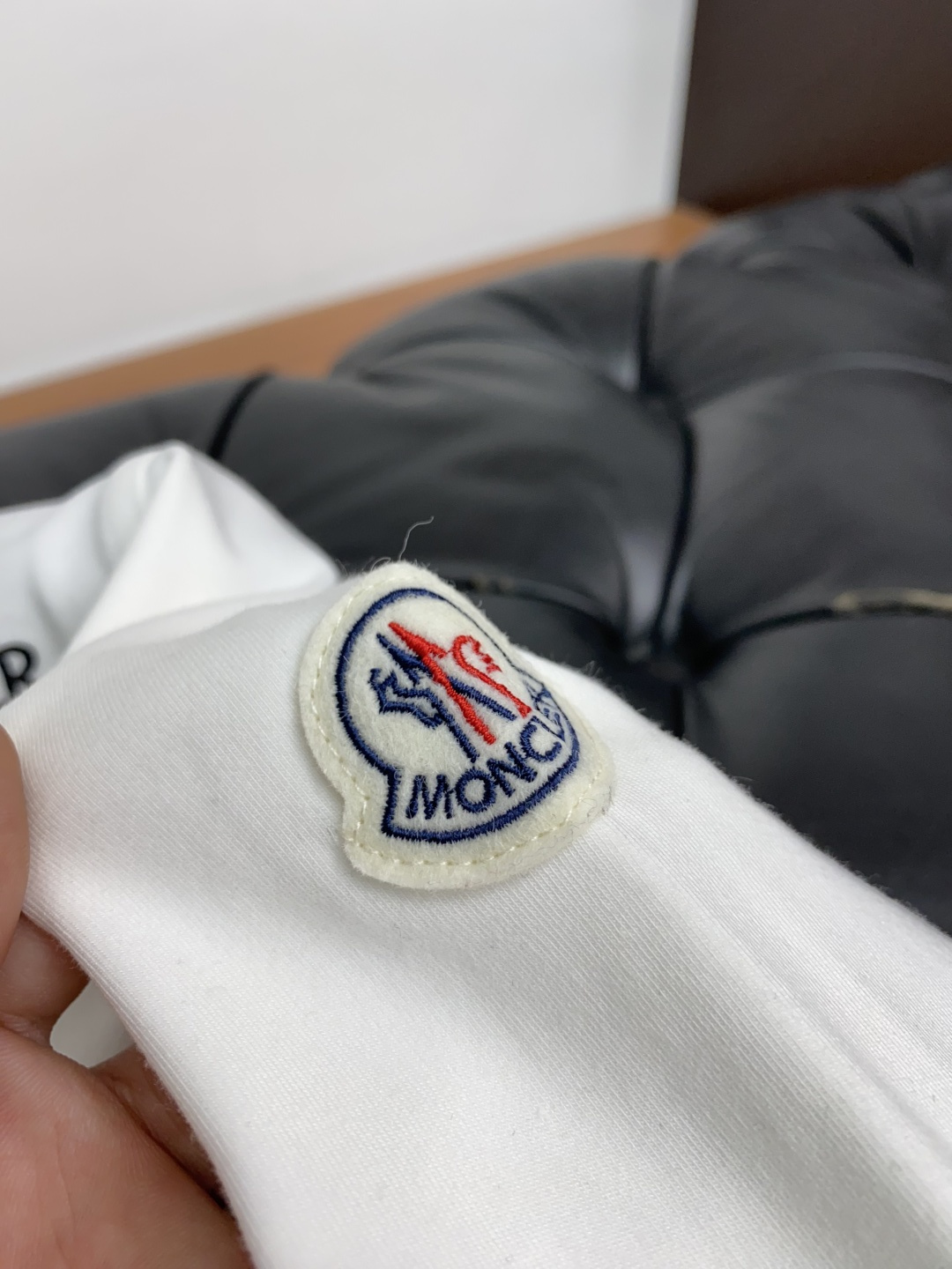  蒙口 2025秋冬专柜新款 时尚休闲打底衫长袖T恤，精选进口高密度膨体暖姜天丝德绒系列膨体蓄暖，糯感新