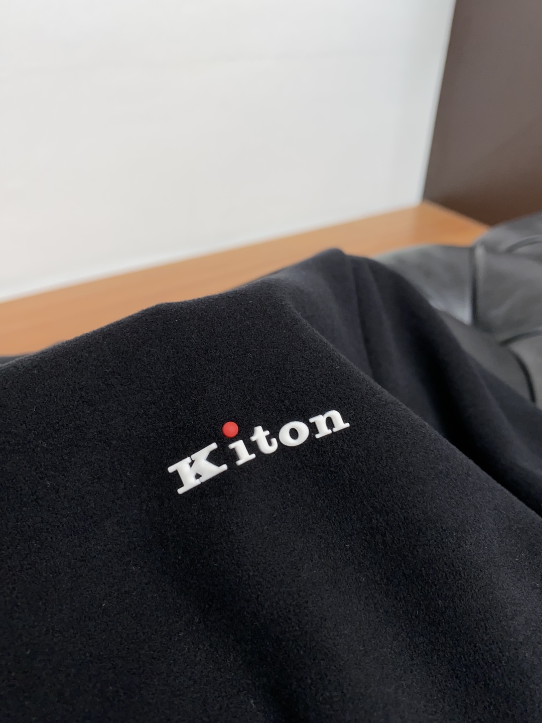 kiton 2025秋冬专柜新款 时尚休闲打底衫长袖T恤，精选进口高密度膨体暖姜天丝德绒系列膨体蓄暖，糯