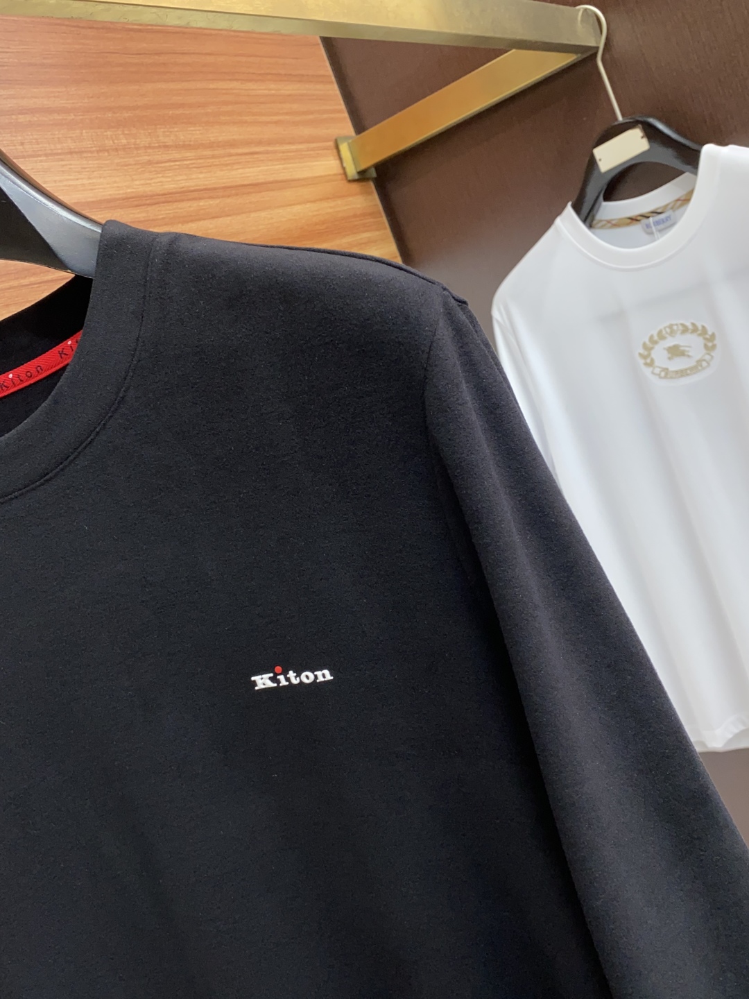 kiton 2025秋冬专柜新款 时尚休闲打底衫长袖T恤，精选进口高密度膨体暖姜天丝德绒系列膨体蓄暖，糯