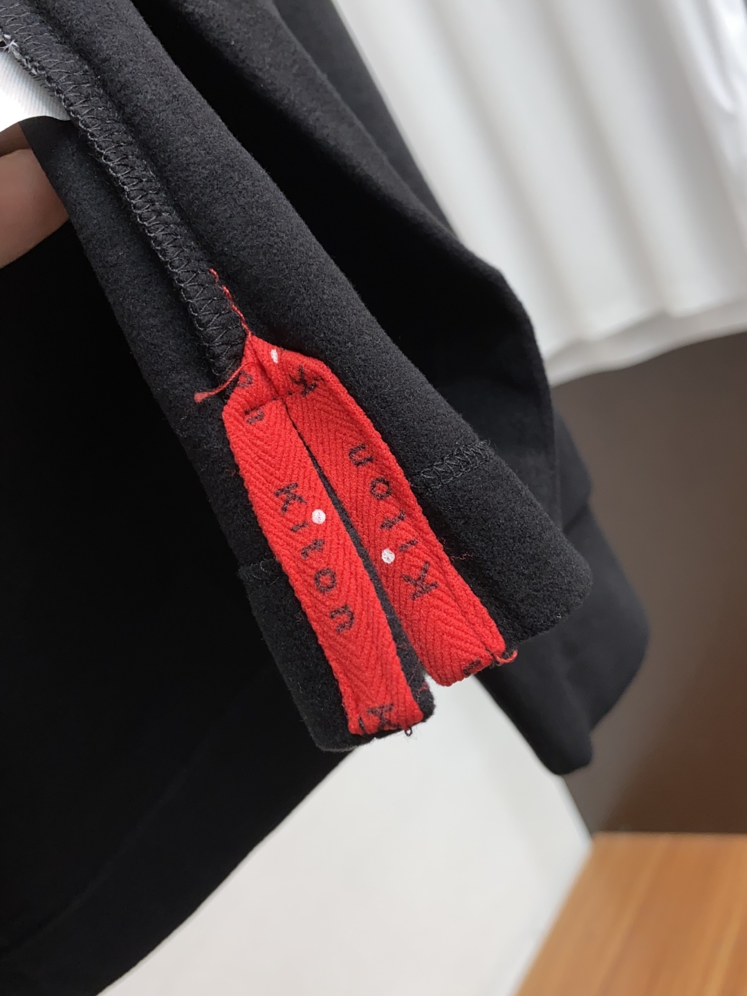 kiton 2025秋冬专柜新款 时尚休闲打底衫长袖T恤，精选进口高密度膨体暖姜天丝德绒系列膨体蓄暖，糯