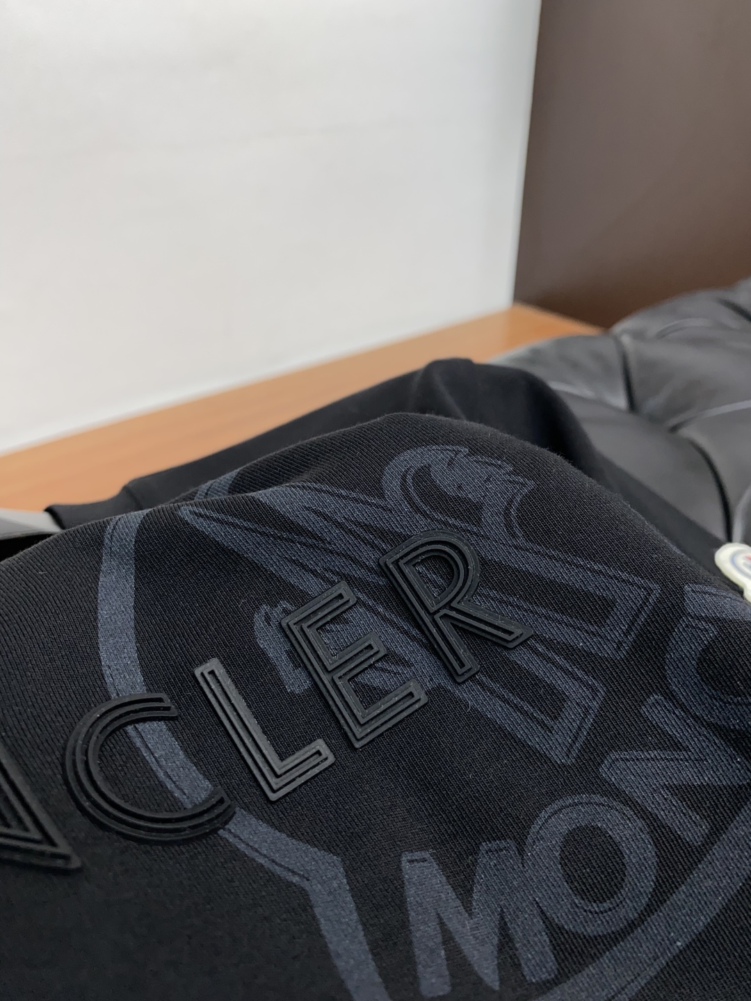 Fall and Winter Fashion: High-Density Warm T-shirts with Fine Logo-Making - 图片 7