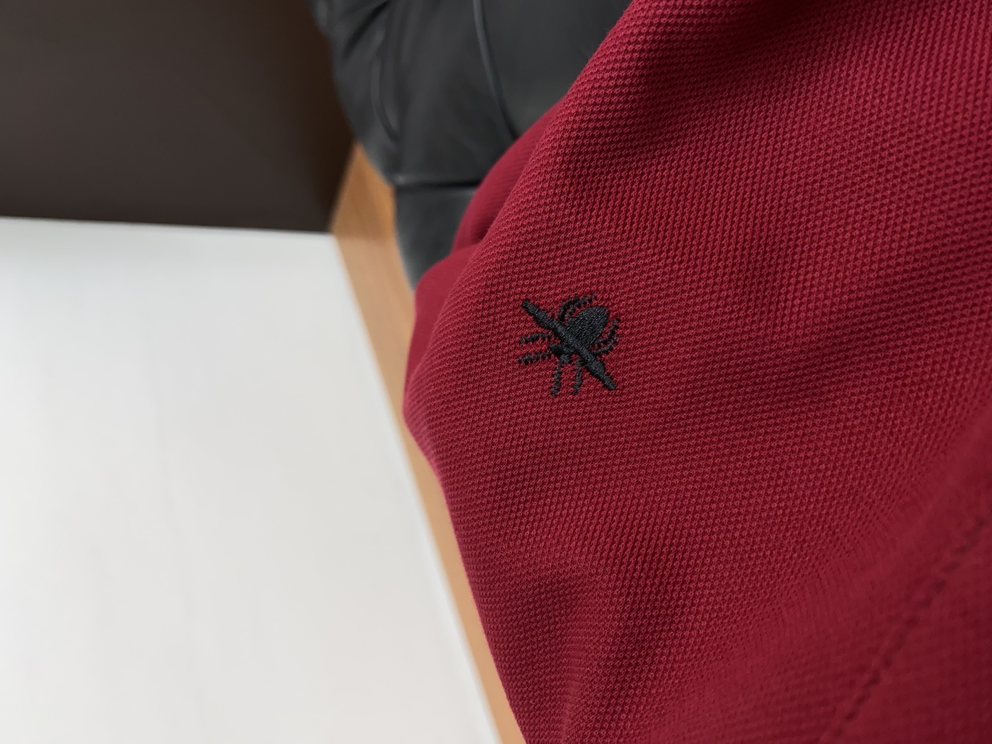 Luxurious high-end basic T-shirt designed with Italian aesthetics, fine cotton, and quality craftsmanship for modern urban style. - 图片 7