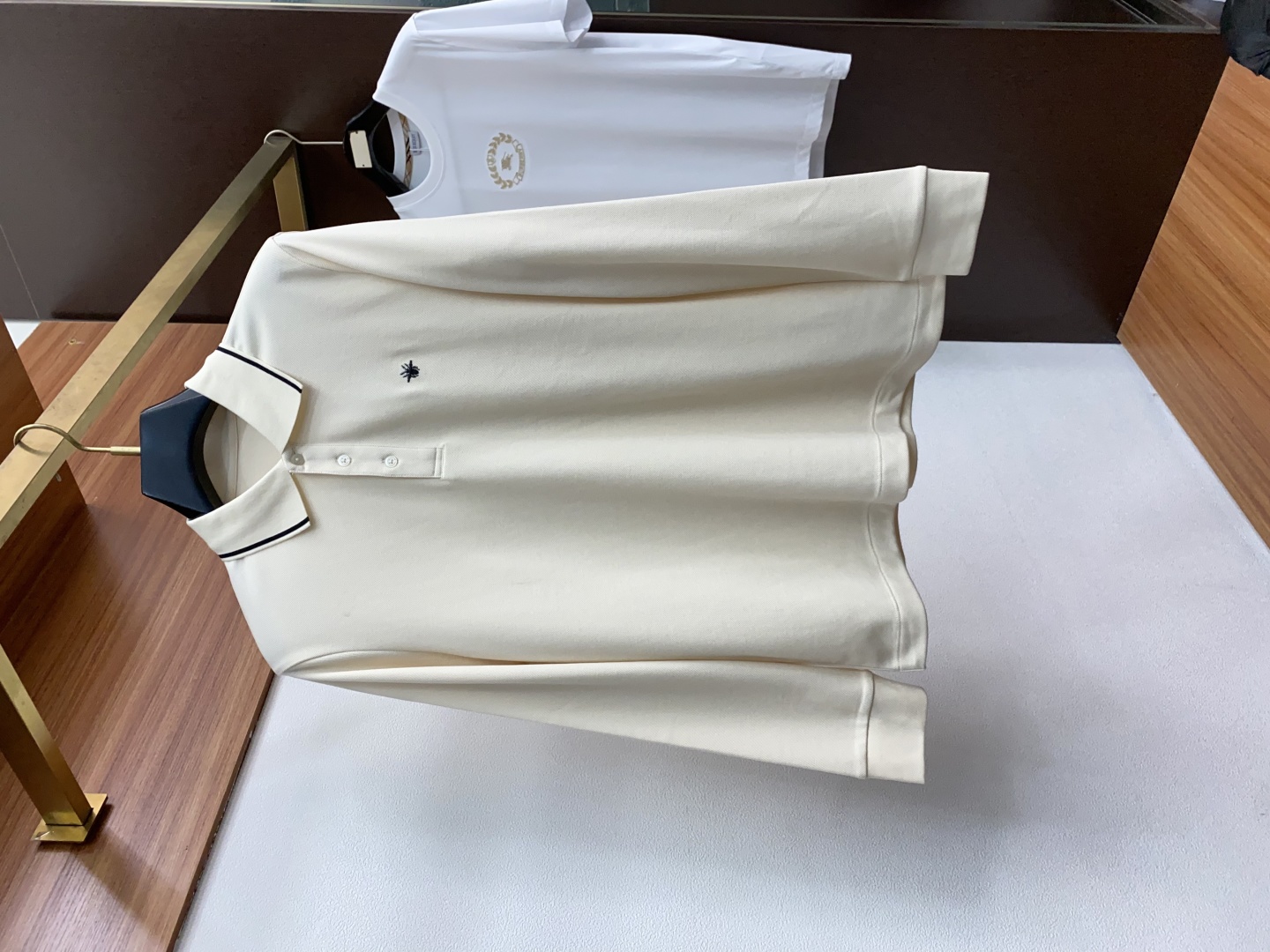 Luxurious Platinum-Grade Basic T-Shirt: High-End Italian Design for Modern Urban Aesthetics. - 图片 1