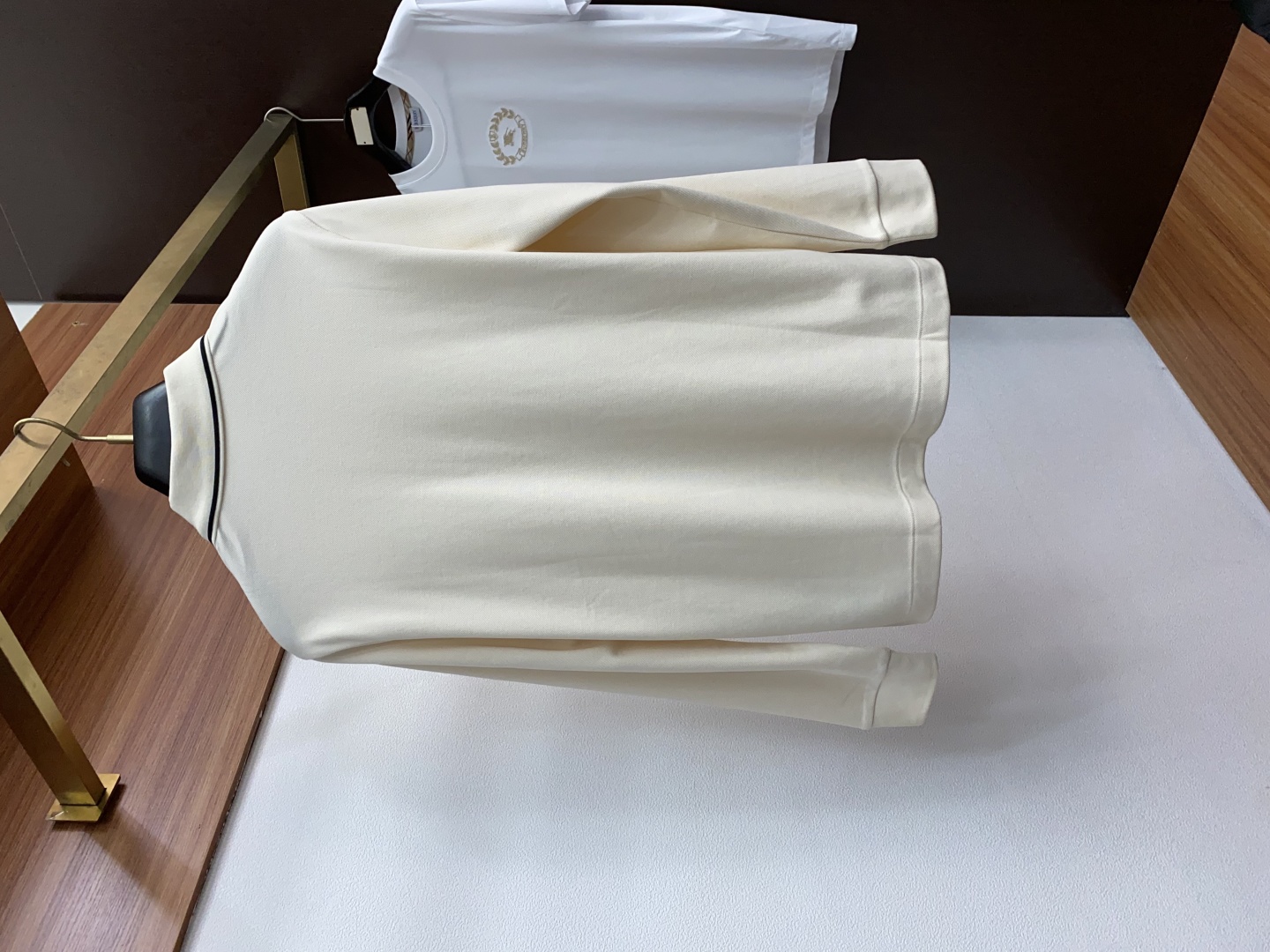 Luxurious Platinum-Grade Basic T-Shirt: High-End Italian Design for Modern Urban Aesthetics. - 图片 9