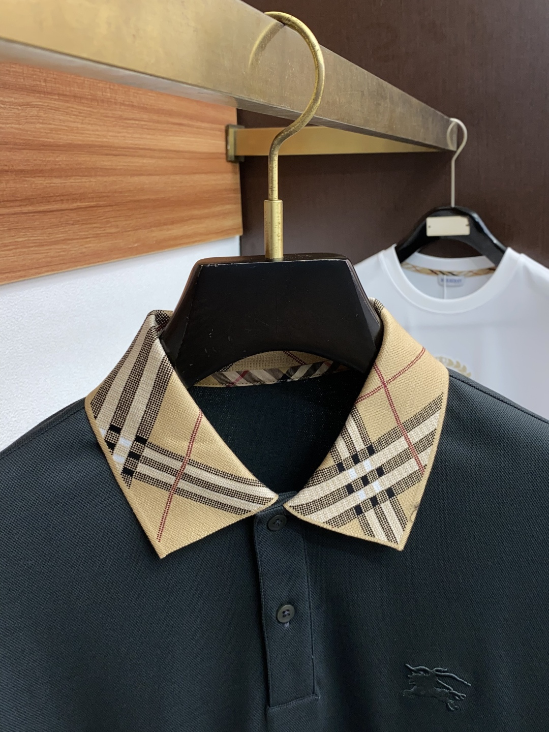 Luxurious Platinum-Grade Basic T-Shirt: High-End, Italian Aesthetics, Modern Urban Style, Quality Cotton, Classic Brand Label - 图片 3