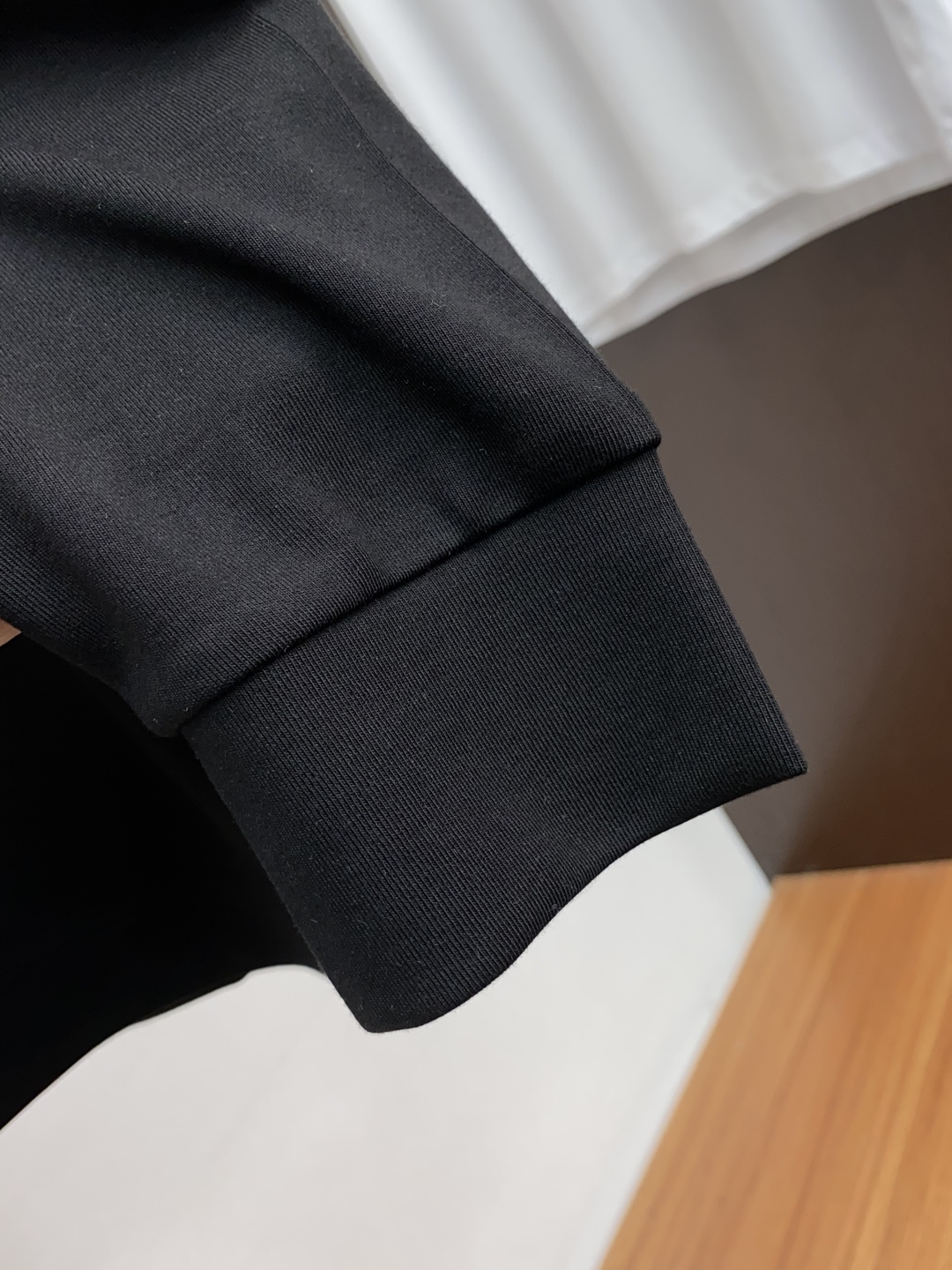 Fall and Winter Fashion: High-Density Warm T-shirts with Fine Logo-Making - 图片 5