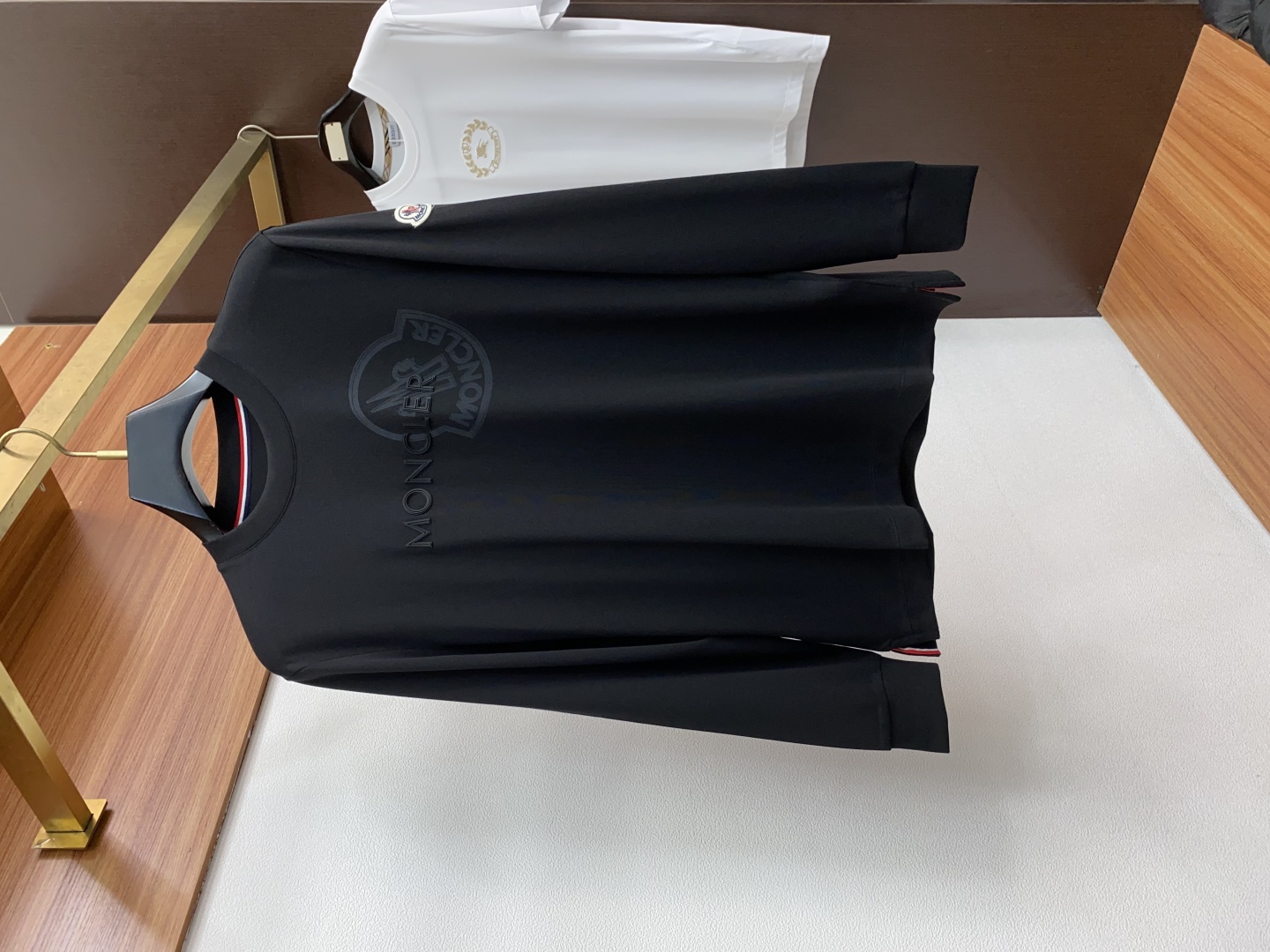 Fall and Winter Fashion: High-Density Warm T-shirts with Fine Logo-Making