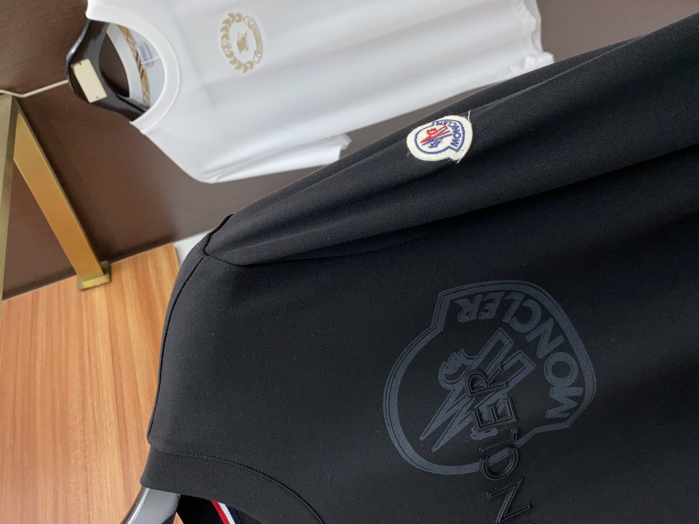 Fall and Winter Fashion: High-Density Warm T-shirts with Fine Logo-Making - 图片 4