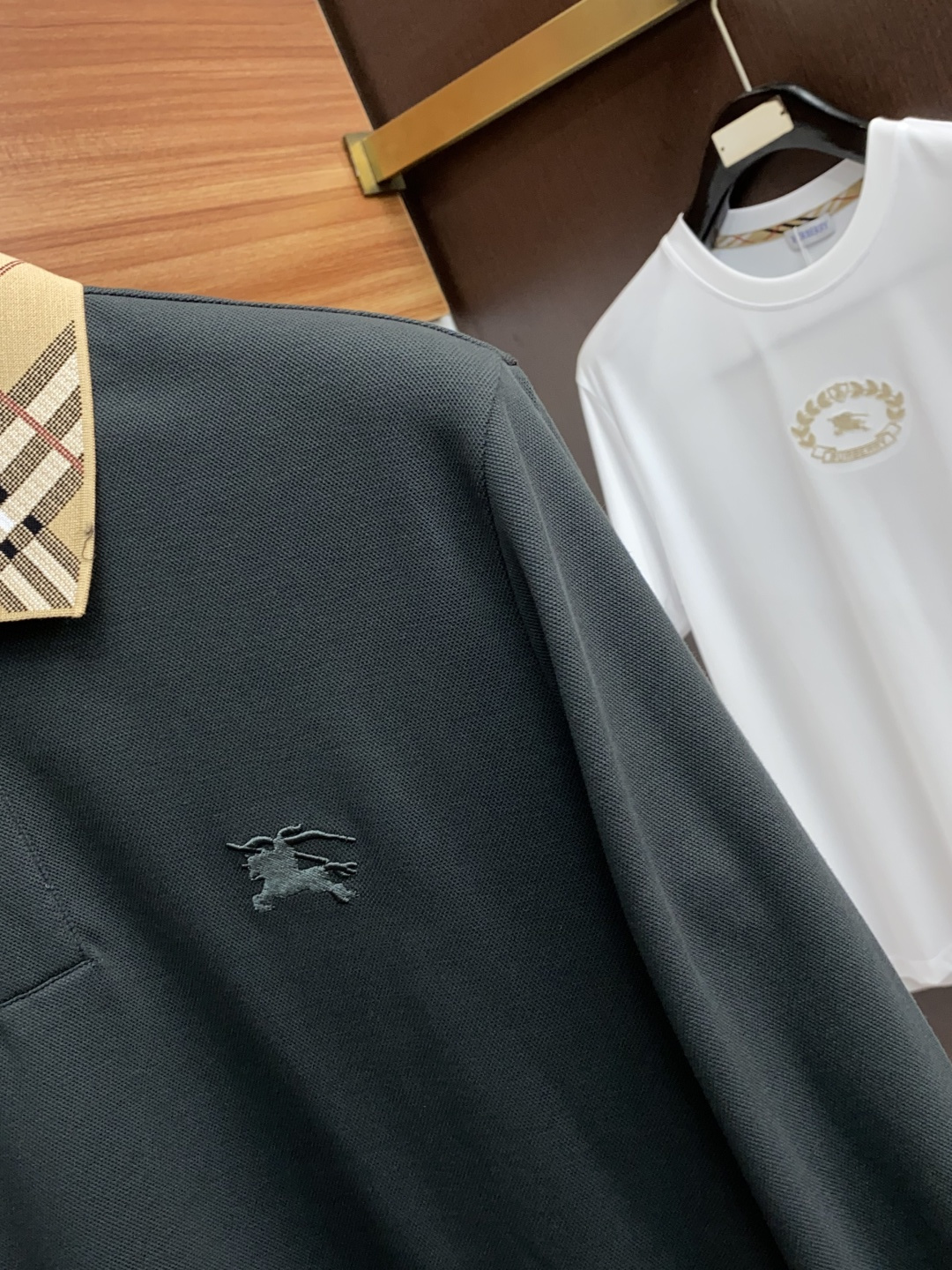 Luxurious Platinum-Grade Basic T-Shirt: High-End, Italian Aesthetics, Modern Urban Style, Quality Cotton, Classic Brand Label - 图片 4