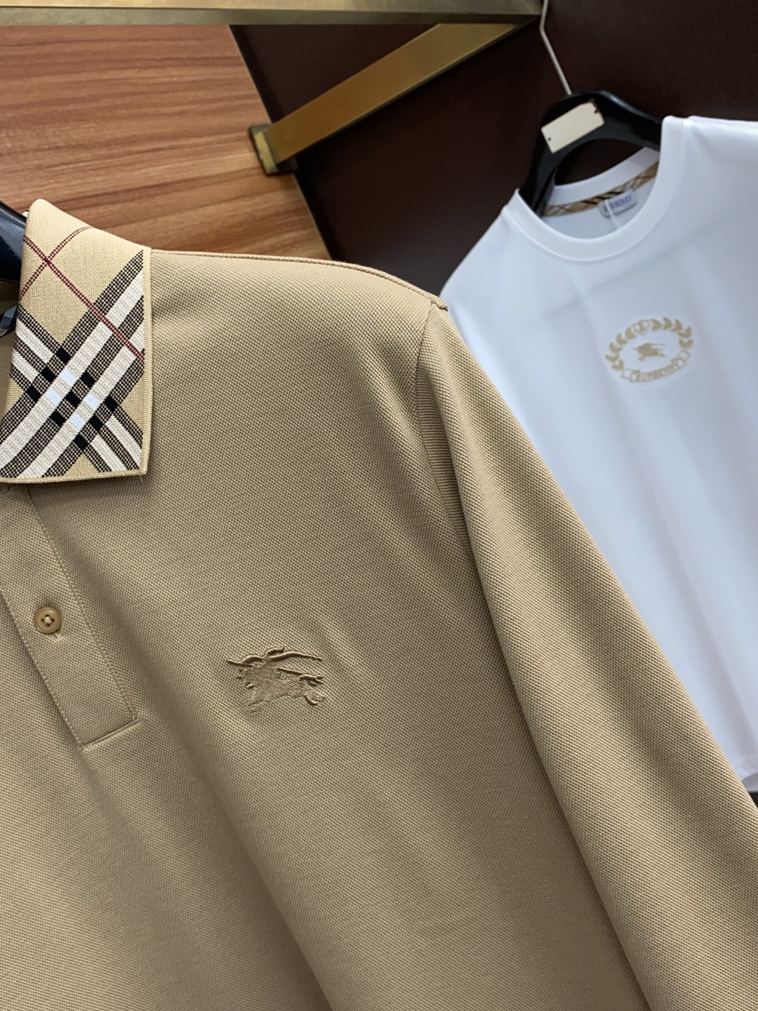 Luxurious Platinum-Grade Basic T-Shirt: Italian Aesthetics, Family Genes, Urban Style | New Money Classic Ace Series - 图片 4