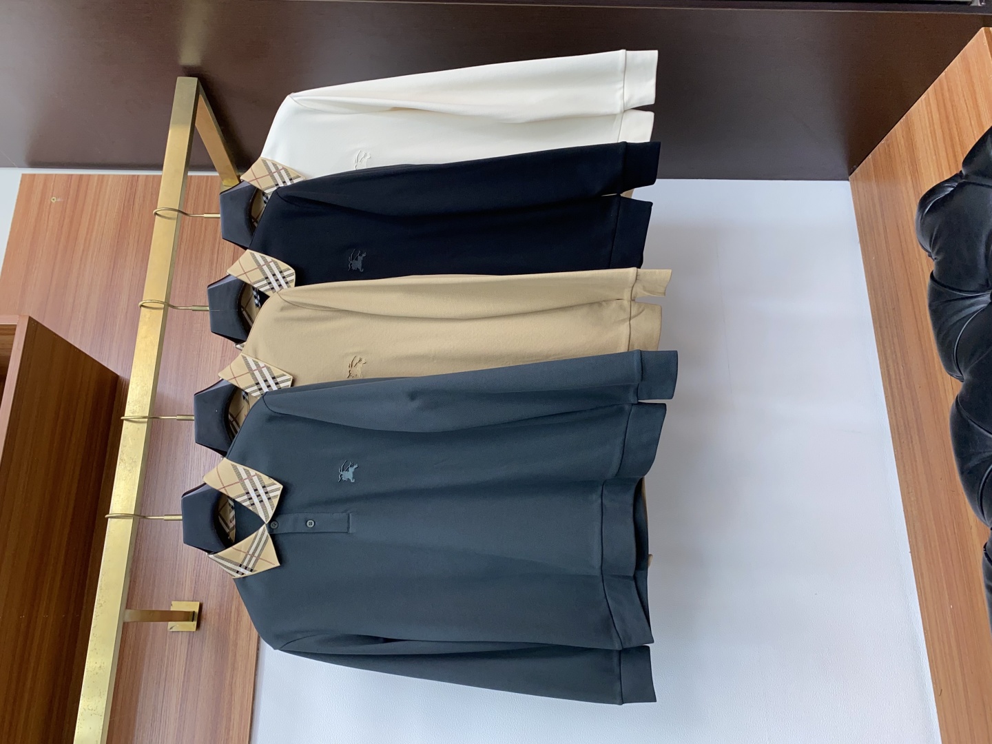 Luxurious Platinum-Grade Basic T-Shirt: High-End Italian Design for Modern Urban Aesthetics, Quality Cotton, Customized Liesel + Cashmere. - 图片 8