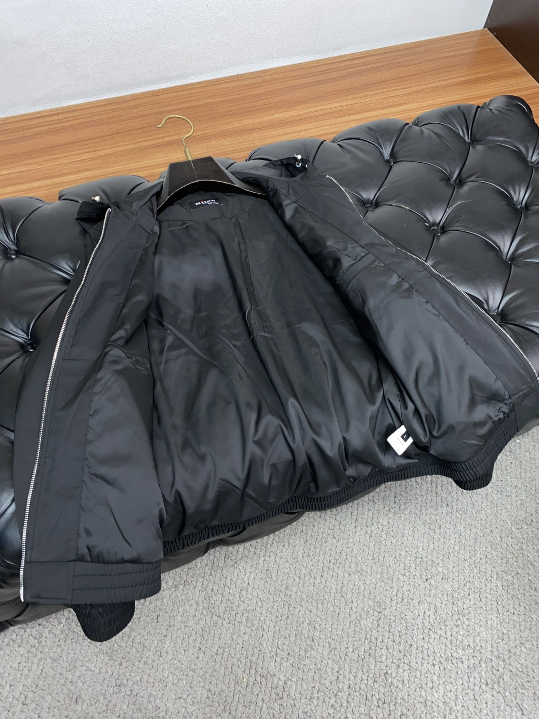 “Kiton Autumn Winter 2025 Men’s Jacket Collection: Modern, Tech, and Stylish Outerwear for the City” - 图片 8