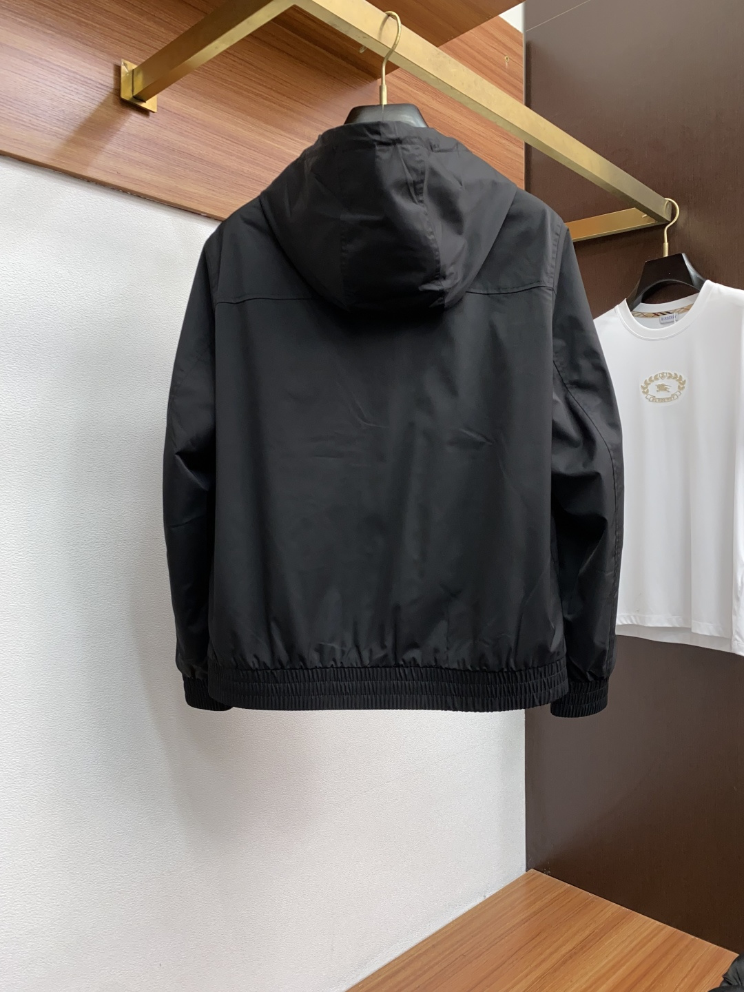 “Kiton Autumn Winter 2025 Men’s Jacket Collection: Modern, Tech, and Stylish Outerwear for the City” - 图片 9