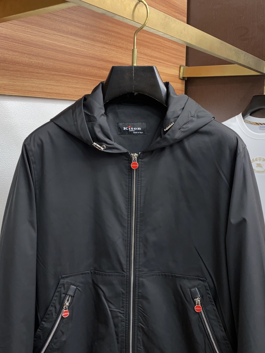 “Kiton Autumn Winter 2025 Men’s Jacket Collection: Modern, Tech, and Stylish Outerwear for the City” - 图片 2