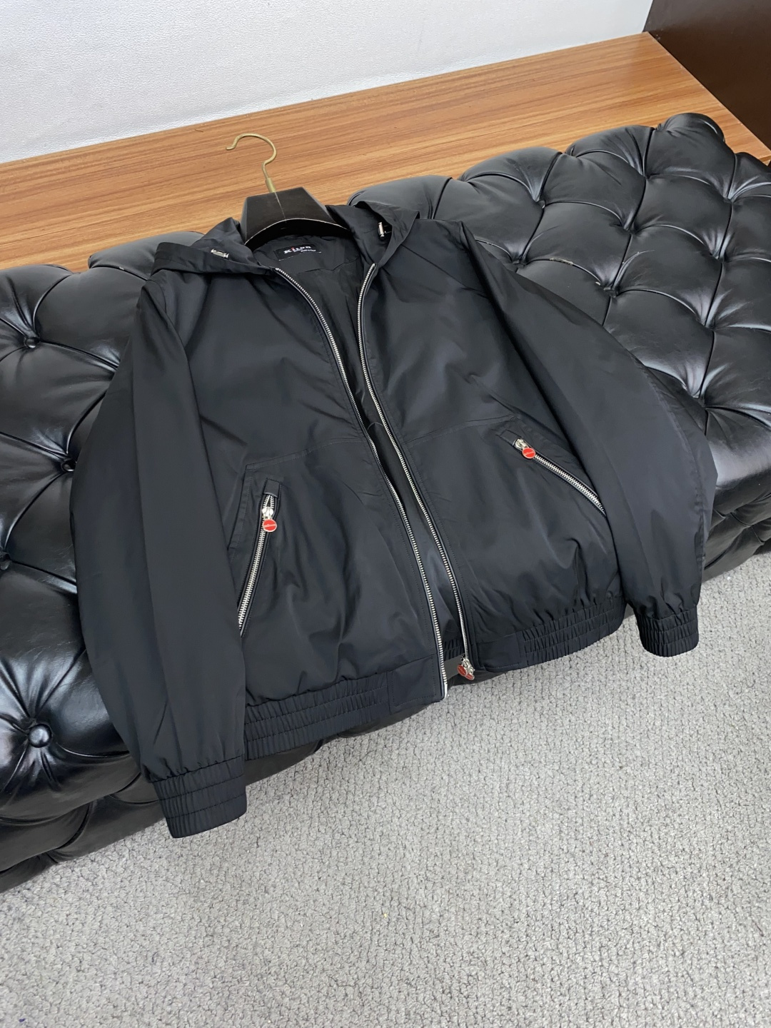 “Kiton Autumn Winter 2025 Men’s Jacket Collection: Modern, Tech, and Stylish Outerwear for the City” - 图片 7