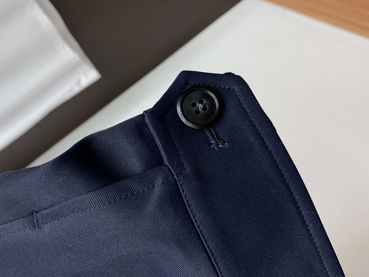Title: Autumn/Winter 2025 Men’s Jacket Collection Overview Summary: Stylish new jackets with modern and tech elements, offering warmth, comfort, and a fashionable look for the season. - 图片 5