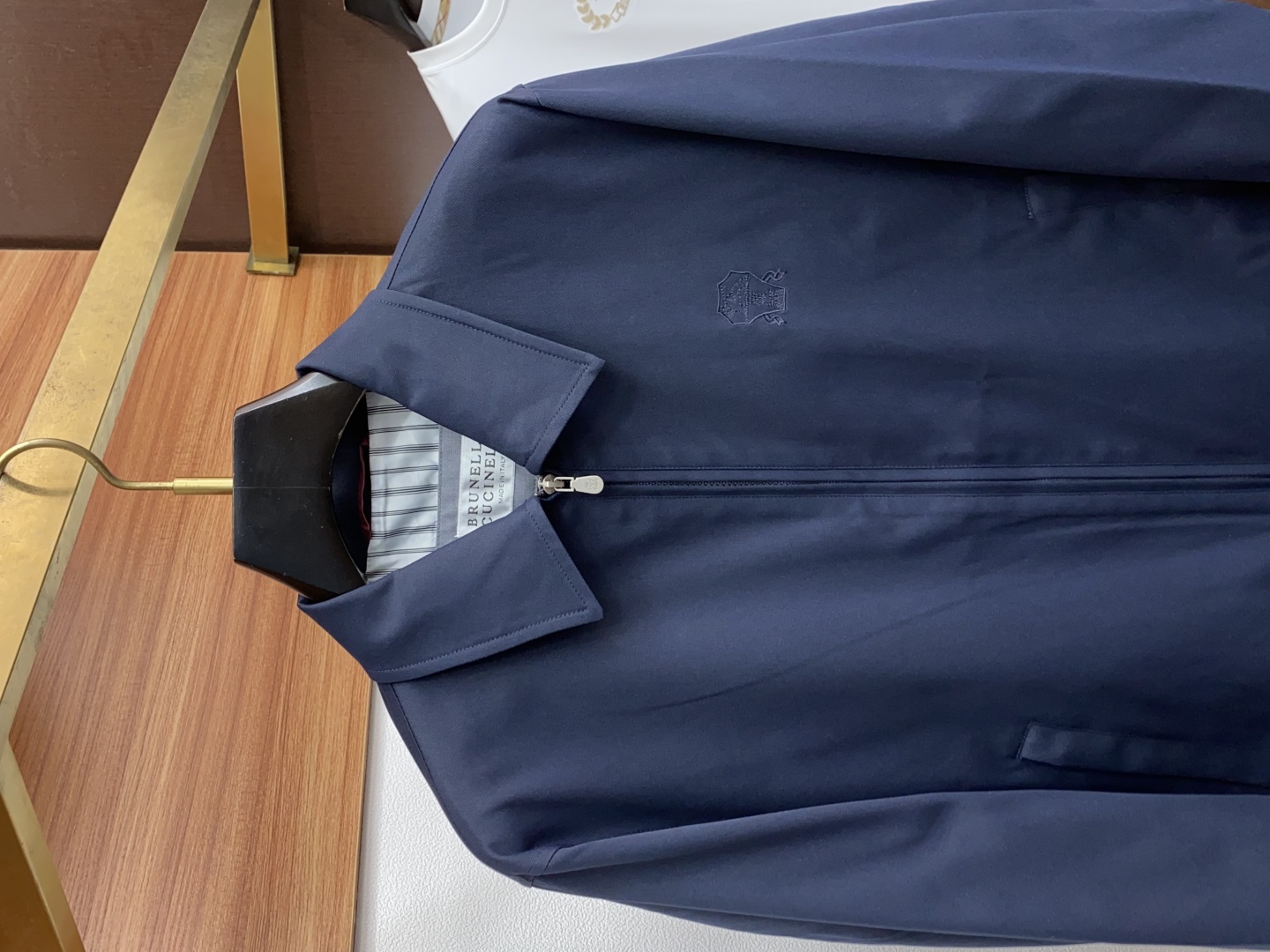 Title: Autumn/Winter 2025 Men’s Jacket Collection Overview Summary: Stylish new jackets with modern and tech elements, offering warmth, comfort, and a fashionable look for the season. - 图片 2