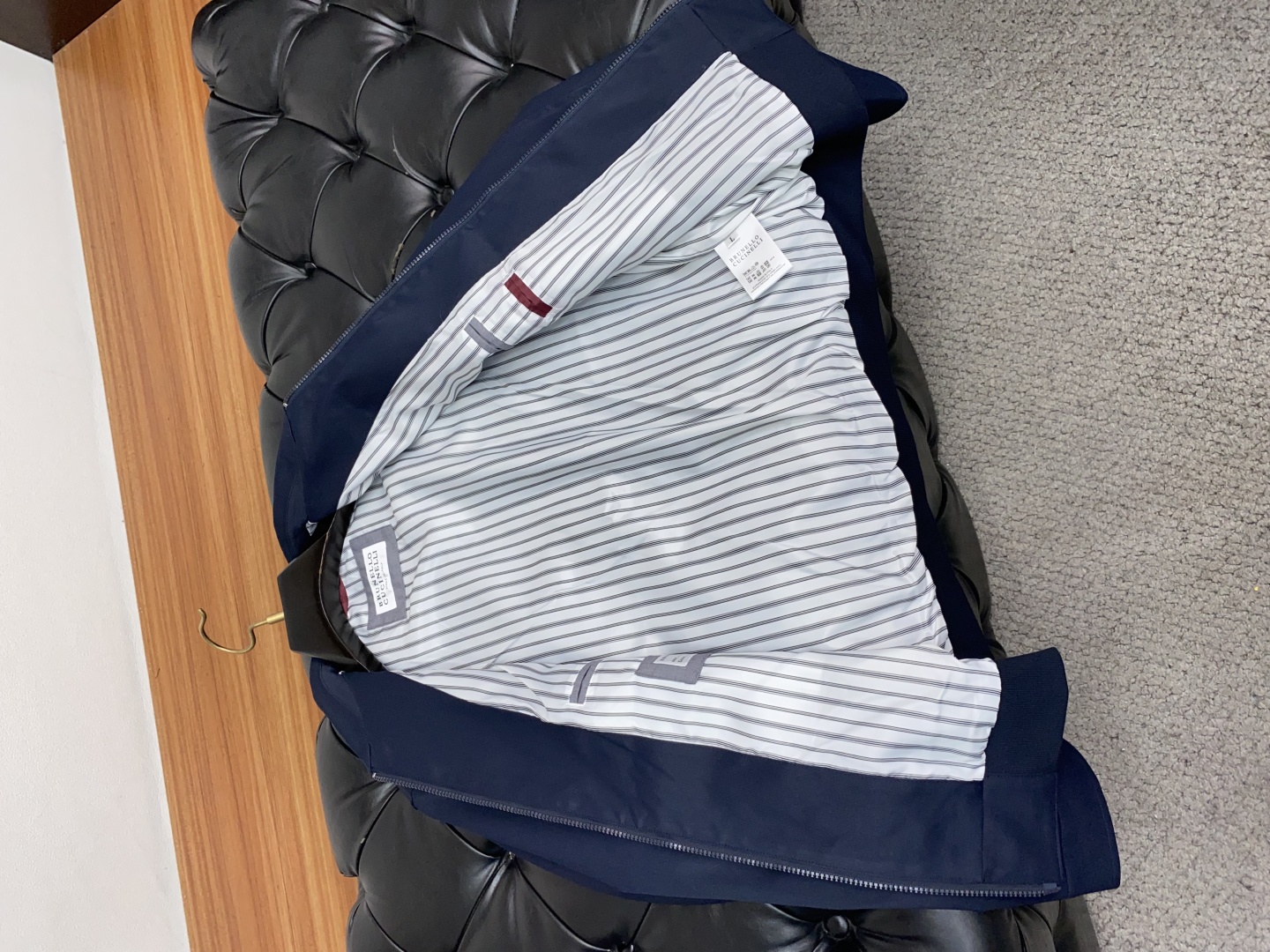 Title: Autumn/Winter 2025 Men’s Jacket Collection Overview Summary: Stylish new jackets with modern and tech elements, offering warmth, comfort, and a fashionable look for the season. - 图片 7