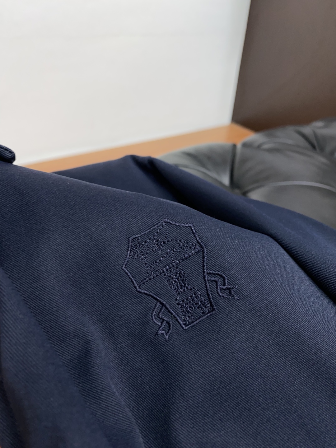 Title: Autumn/Winter 2025 Men’s Jacket Collection Overview Summary: Stylish new jackets with modern and tech elements, offering warmth, comfort, and a fashionable look for the season. - 图片 6