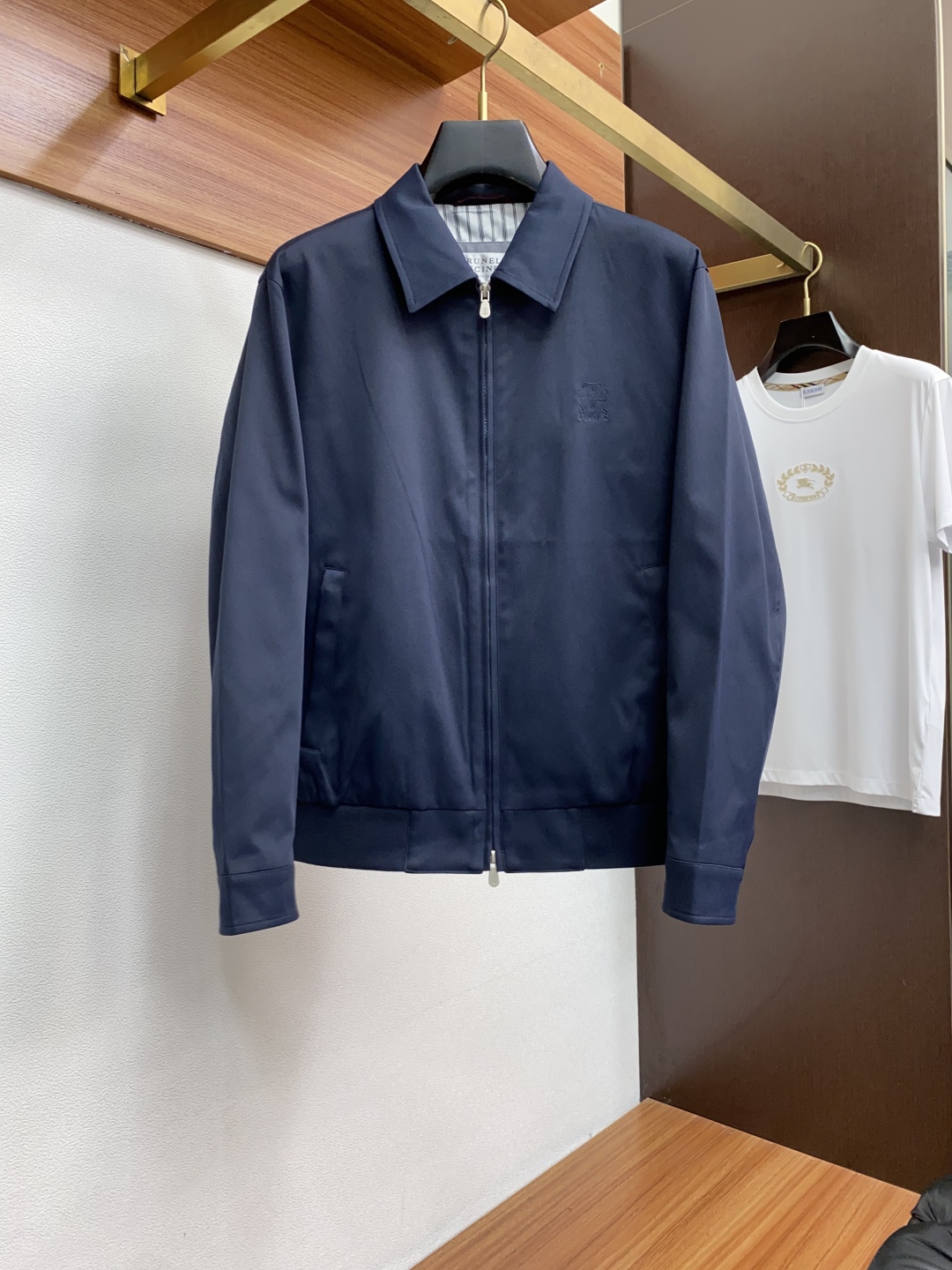 “2025 Men’s Fall/Winter Jacket Collection: Modern, Tech-Inspired Designs with Outdoor Elements”