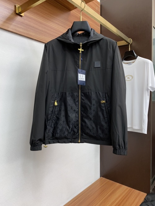 Louis Vuitton 2025 New Autumn/Winter Black Jacket with Techno Pocket Details 1 Louis Vuitton 2025 New Autumn/Winter Black Jacket with Techno Pocket Details