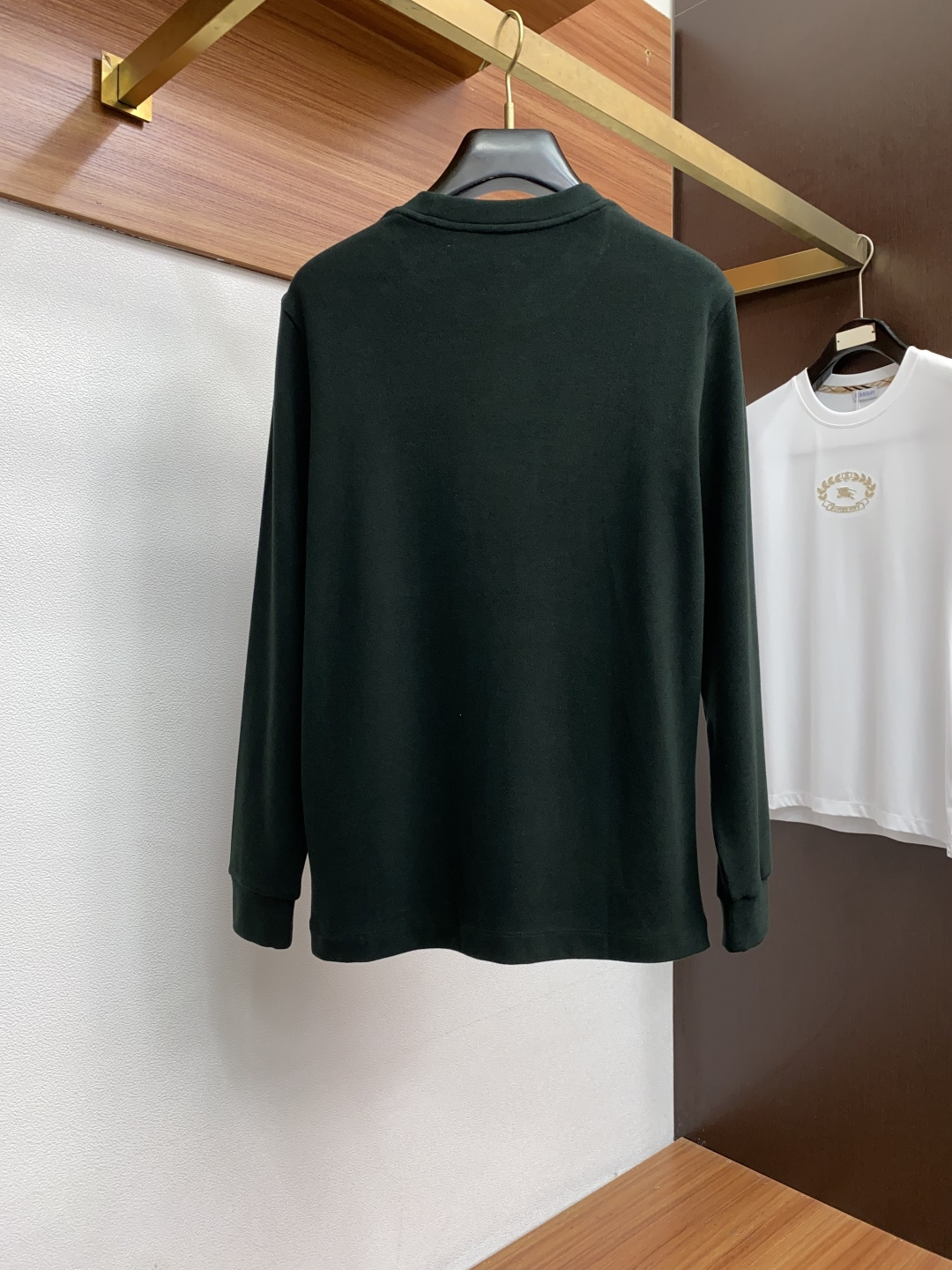 普拉达 2025秋冬专柜新款 时尚休闲打底衫长袖T恤，精选进口高密度膨体暖姜天丝德绒系列膨体蓄暖，糯感新