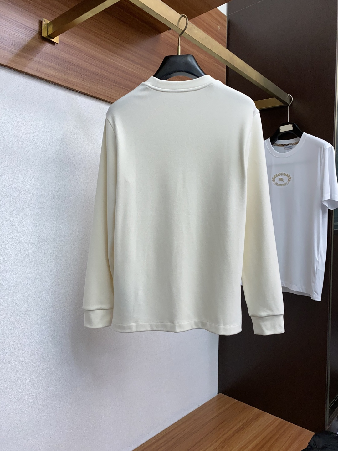 普拉达 2025秋冬专柜新款 时尚休闲打底衫长袖T恤，精选进口高密度膨体暖姜天丝德绒系列膨体蓄暖，糯感新