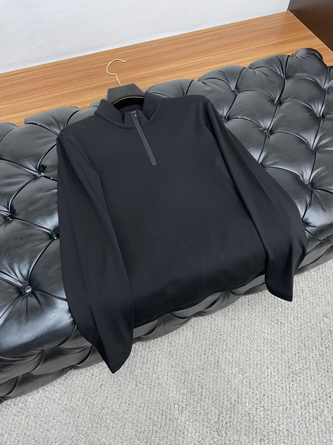  普拉达 2025秋冬专柜新款 时尚休闲打底衫长袖T恤，精选进口高密度膨体暖姜天丝德绒系列膨体蓄暖，糯感