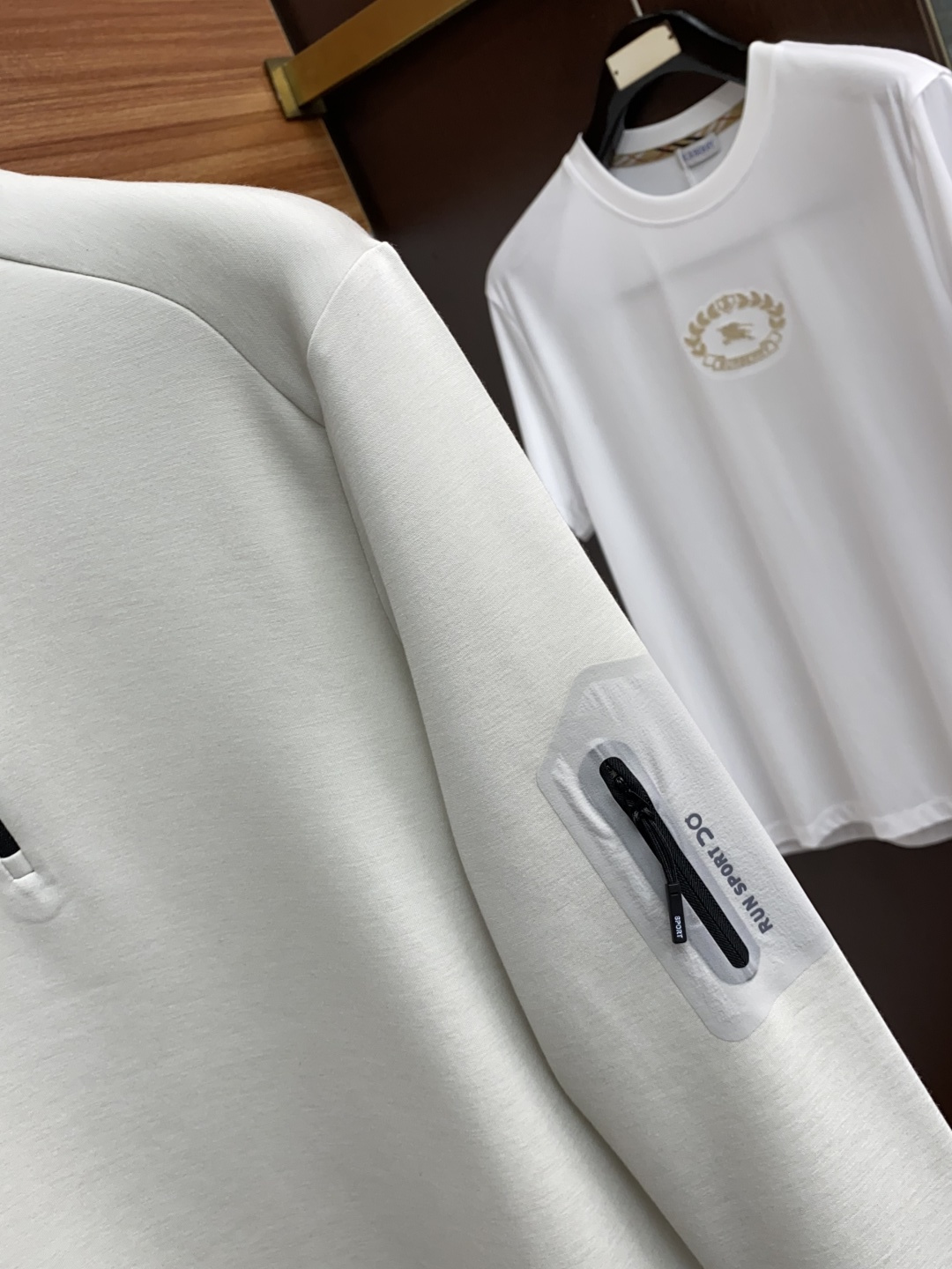  alo 家族男士高端简约小立领加厚空气棉短袖 ，香港洋行渠道货，定制莱赛尔+羊绒面料纯正血统品质，25